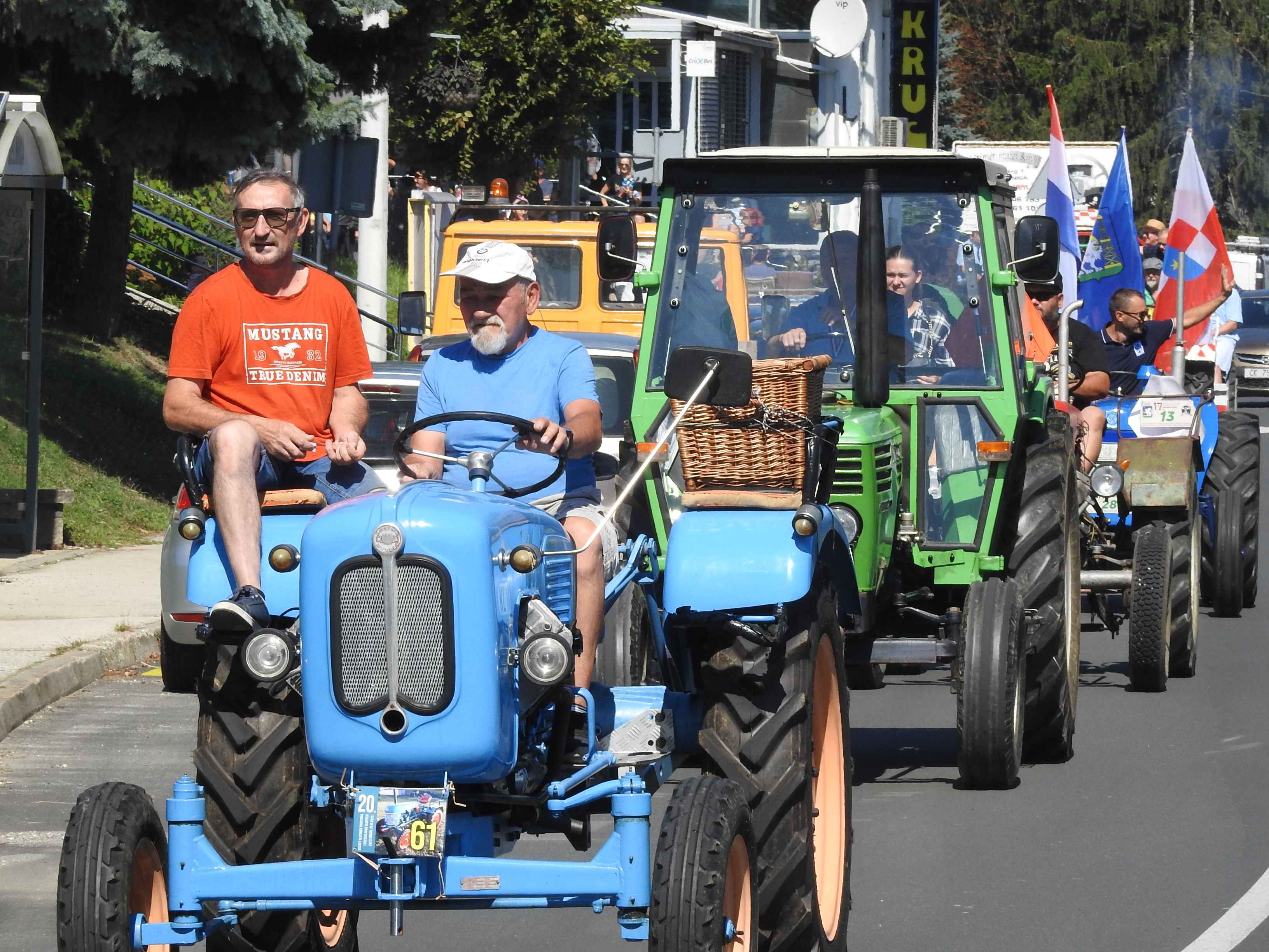 SELNICA Pogledajte kako je bilo na 17. susretu starih traktora