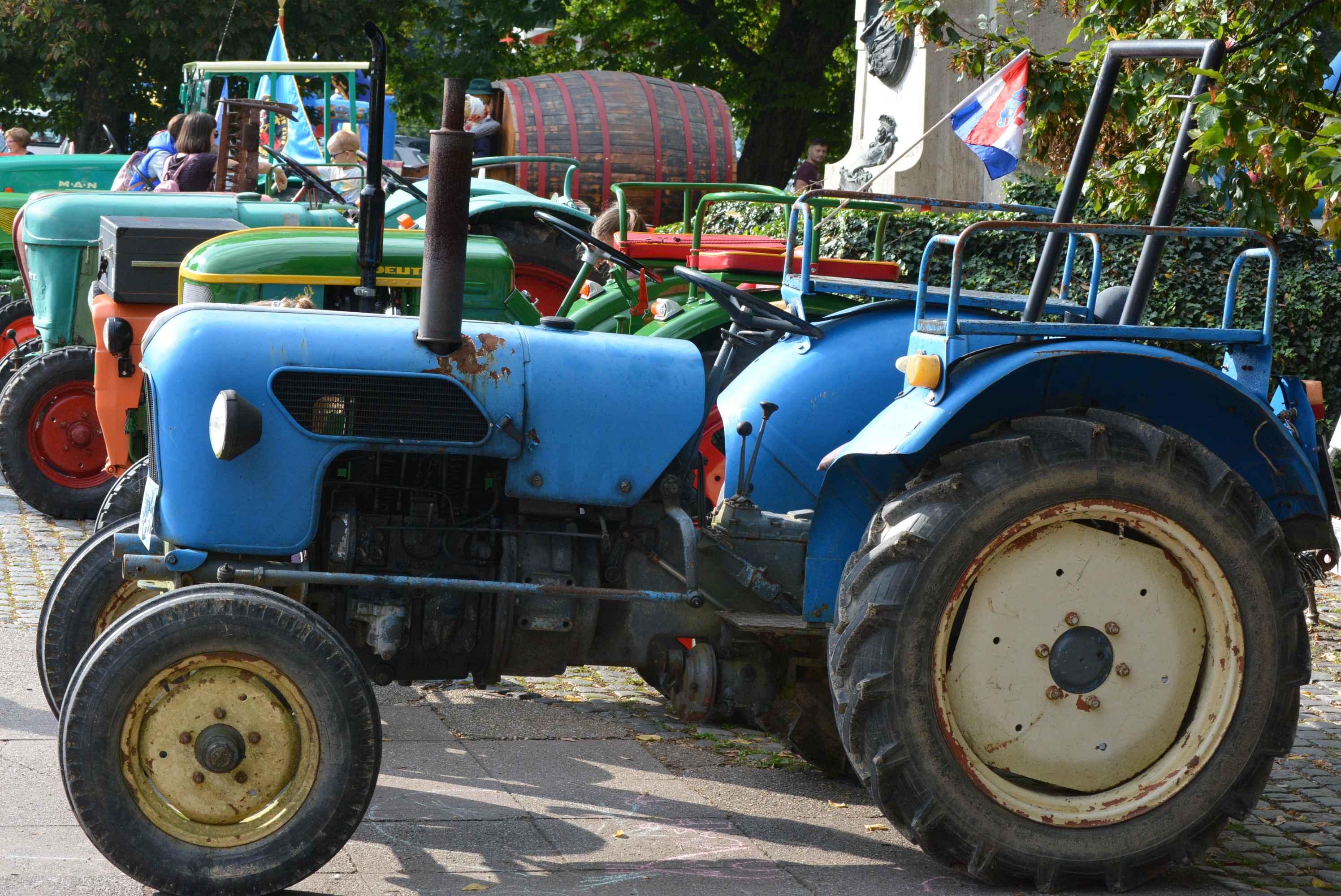 FOTO I VIDEO Putovanje kroz vremensku kapsulu na izložbi starih traktora i strojeva u sklopu manifestacije ‘Jesen u Čakovcu 2023.’