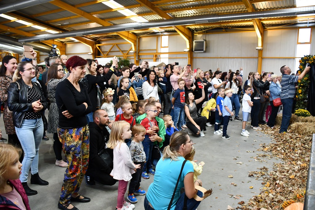 PROSLAVA JESENI Brojni zaljubljenici u kulturnu baštinu i tradiciju našega kraja okupili se na Danima zahvalnosti za plodove zemlje PROSLAVA JESENI Brojni zaljubljenici u kulturnu baštinu i tradiciju našega kraja okupili se na Danima zahvalnosti za plodove zemlje