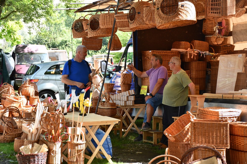 SAJAM U ČAKOVCU Sajam je preplavilo obilje svježeg voća i povrća