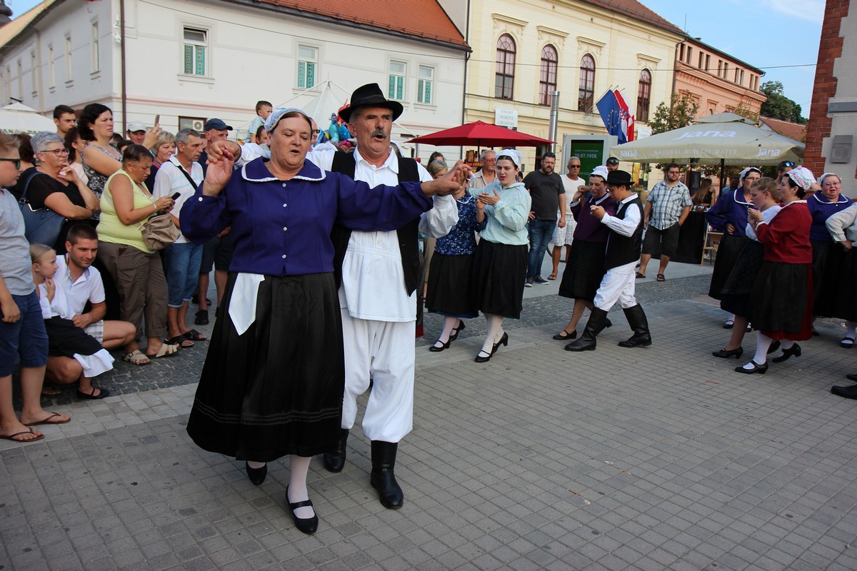 Tri međimurska KUD-a predstavila međimursku tradiciju na Porcijunkulovom