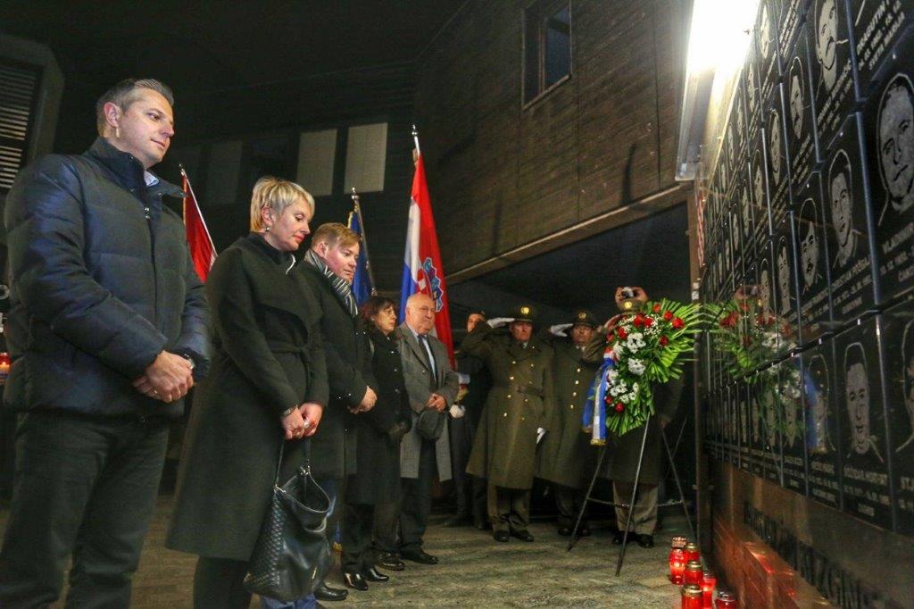 2373083210213511998931316205458