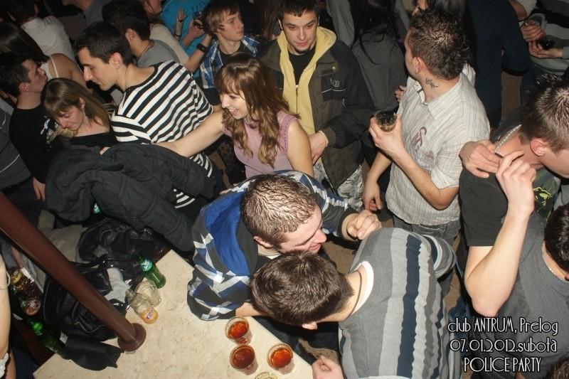 slika0040 Antrum (Subota, 7.1.2012) slika0040 Antrum (Subota, 7.1.2012)