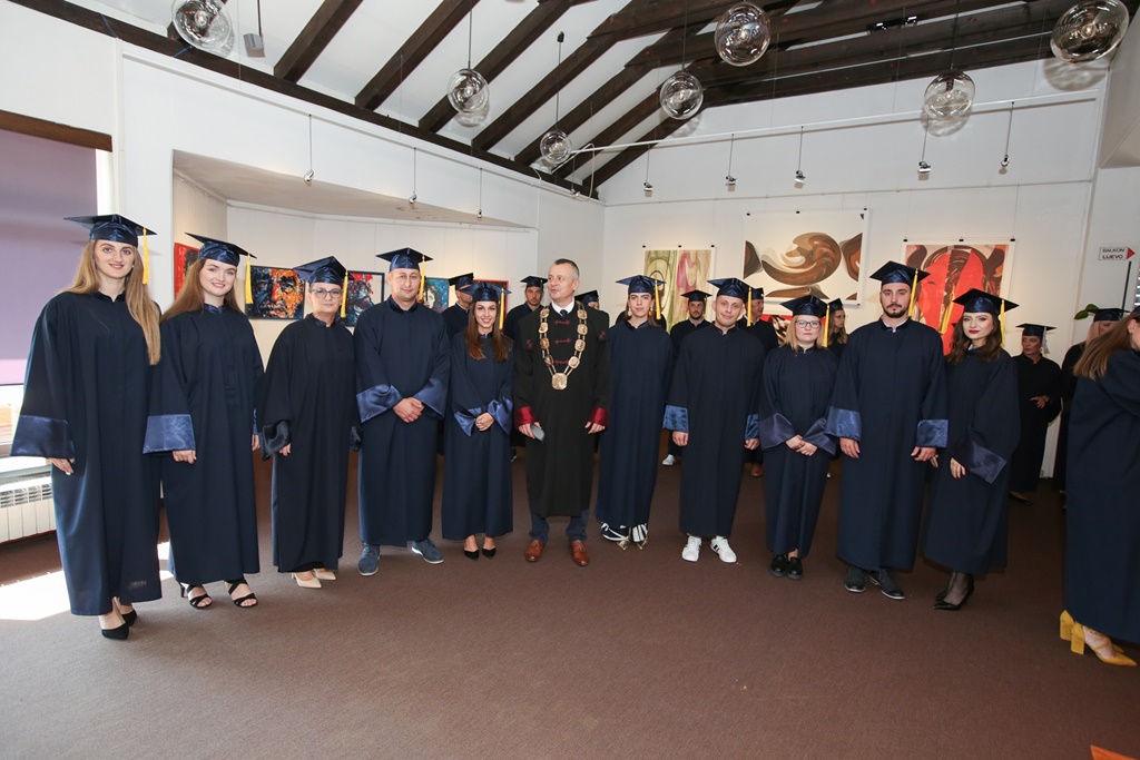 FOTO Međimursko veleučilište promoviralo 124 prvostupnika i magistra