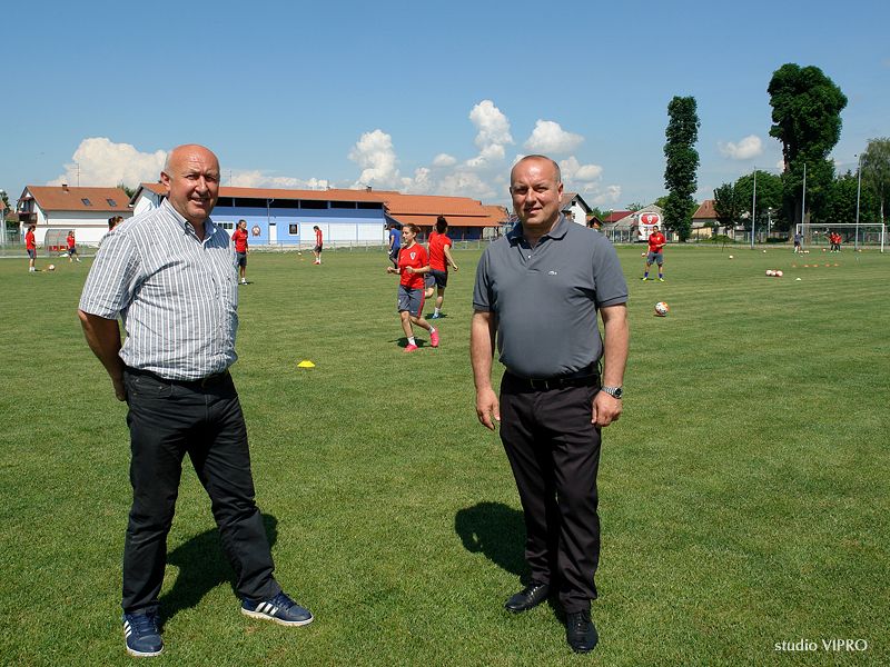 355215480dsc06589184306