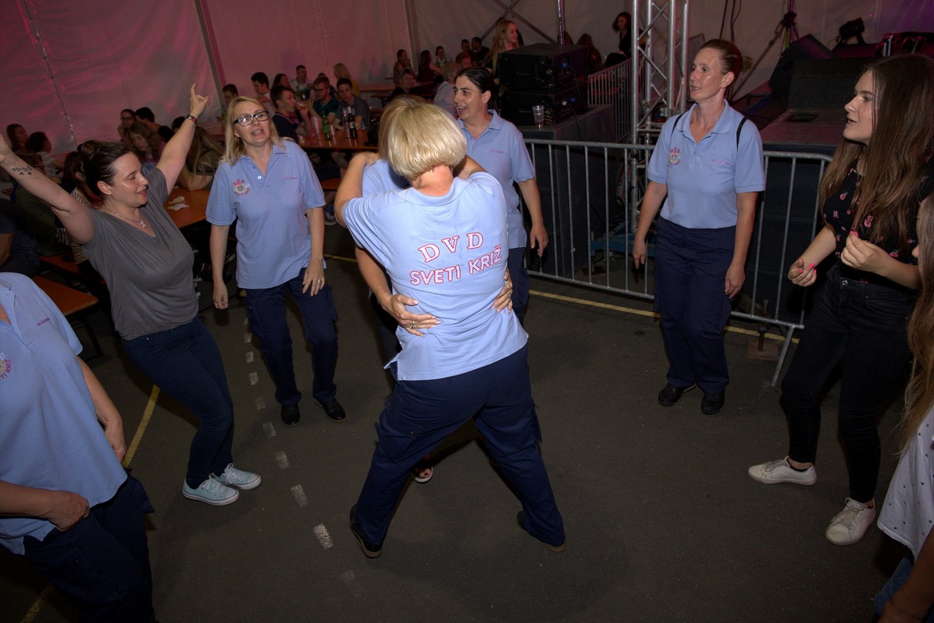 Mejaši rasplesali brojnu publiku u Palovcu