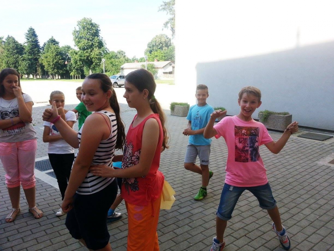 1099966810206396448541882693932