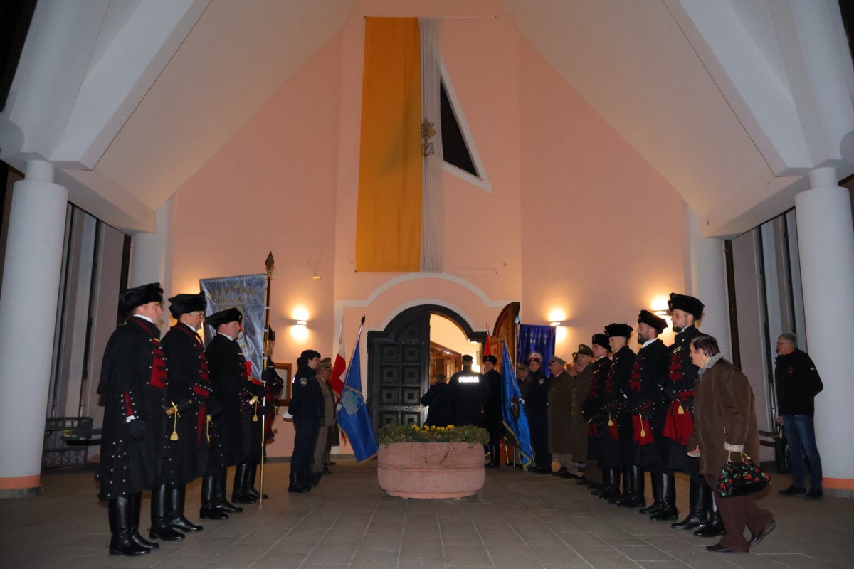 DAN SJEĆANJA Čakovec se i ove godine dostojanstveno prisjetio žrtava Vukovara i Škrabrnje te obljetnice pogibije Nikole VII. Zrinskog DAN SJEĆANJA Čakovec se i ove godine dostojanstveno prisjetio žrtava Vukovara i Škrabrnje te obljetnice pogibije Nikole VII. Zrinskog