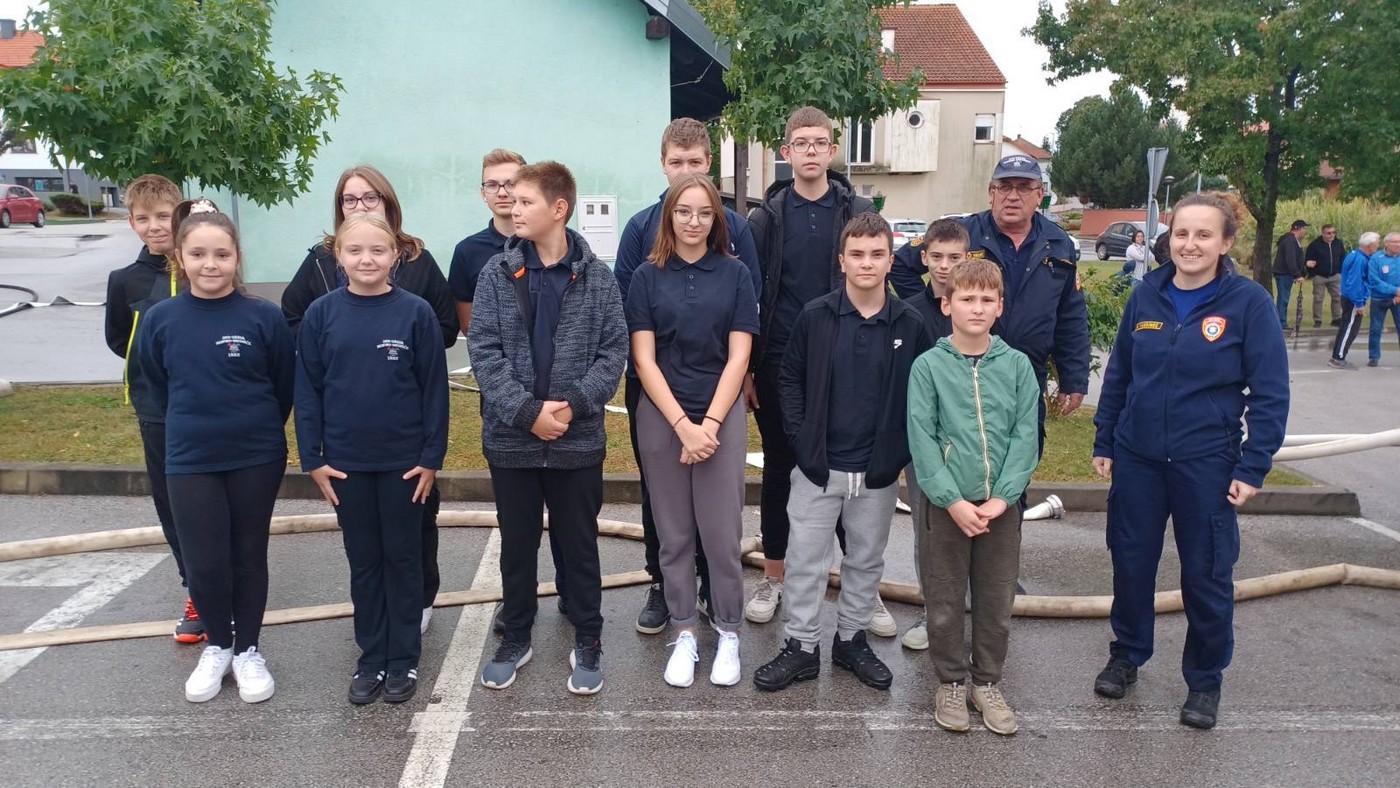 MURSKO SREDIŠĆE Održana uzbudljiva vježba u kojoj su vatrogasci uspješno ugasili požar i spasili unesrećene MURSKO SREDIŠĆE Održana uzbudljiva vježba u kojoj su vatrogasci uspješno ugasili požar i spasili unesrećene