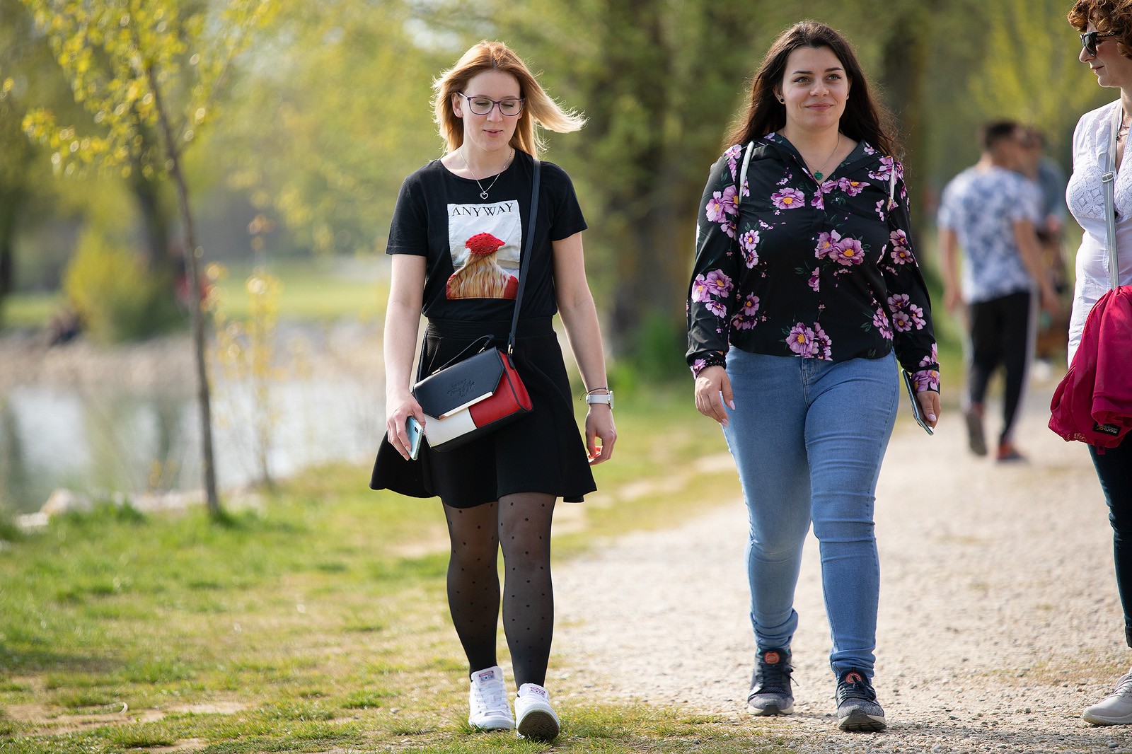KLIKOM PO MARINI Sunčana nedjelja izmamila građane u šetnju na prelošku Marinu