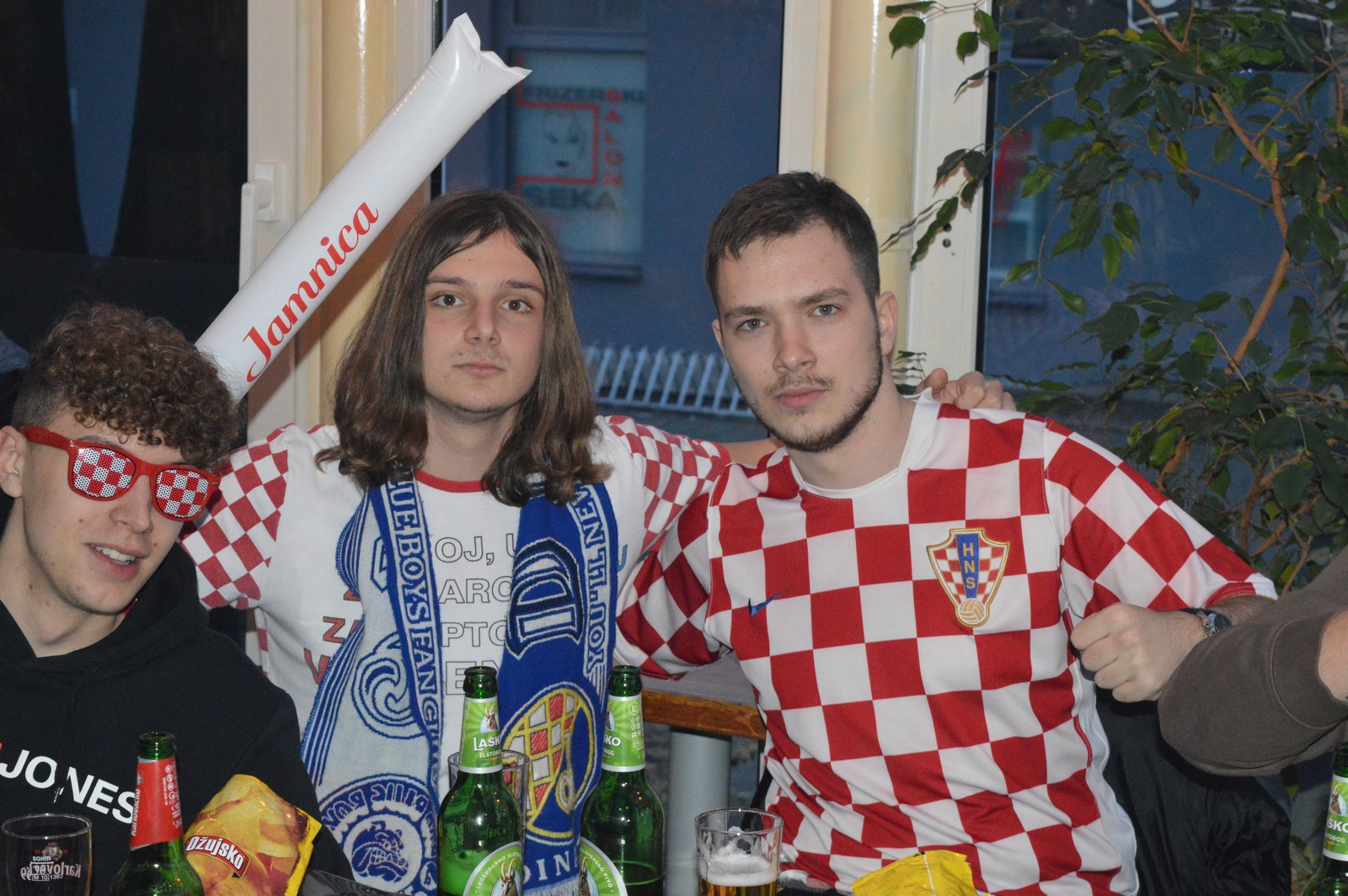 Vesela atmosfera u čakovečkim kafićima – svi navijaju za naše Vatrene!