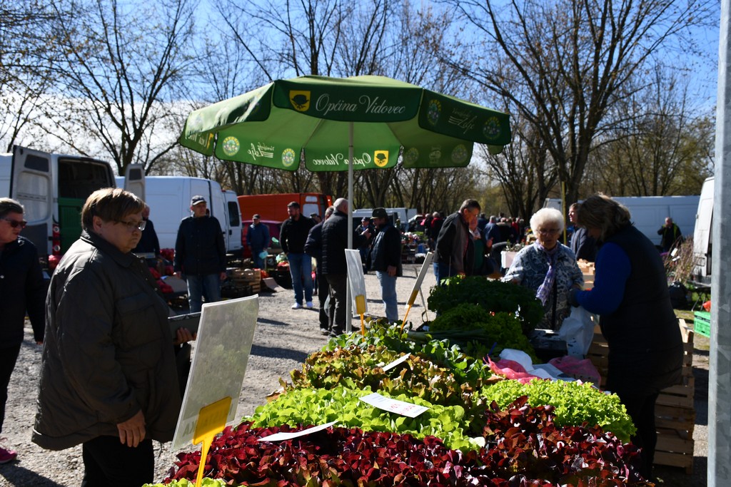 Proljetne temperature izmamile brojne posjetitelje na sajam u Čakovcu