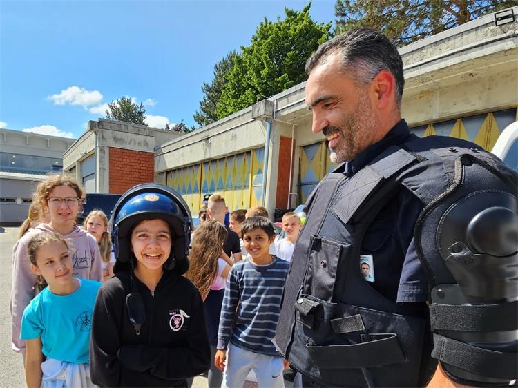 POSJETILI POLICAJCE Petaši Osnovne škole “Jože Horvata” Kotoriba posjetili Policijsku upravu međimursku