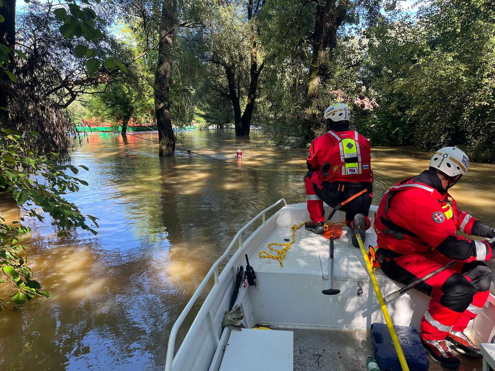 OD JUTRA NA TERENU Bespilotnom letjelicom pregledavali skelu i osjetljiva područja