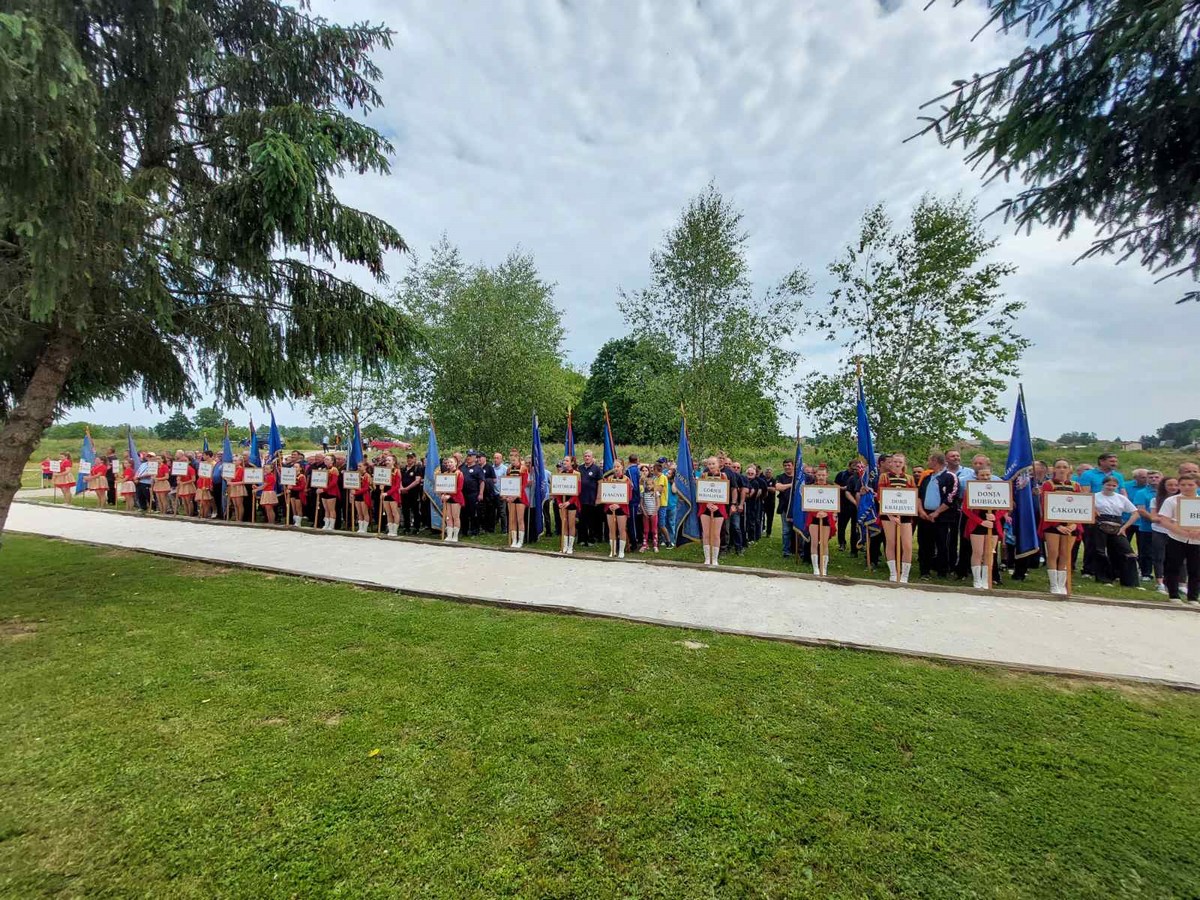 SVETI MARTIN NA MURI Održano sportsko natjecanje dragovoljaca i veterana te susreti djece i unuka hrvatskih branitelja