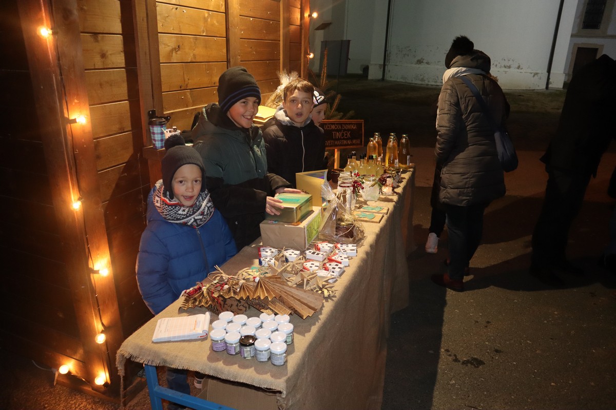 FOTO Na adventskom vijencu u centru Svetog Martina na Muri upaljena je još jedna svijeća