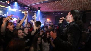 slika0016 Podroom (Petak, 19.4.2013 – MANNTRA live & H I R & IRON HEARTH)