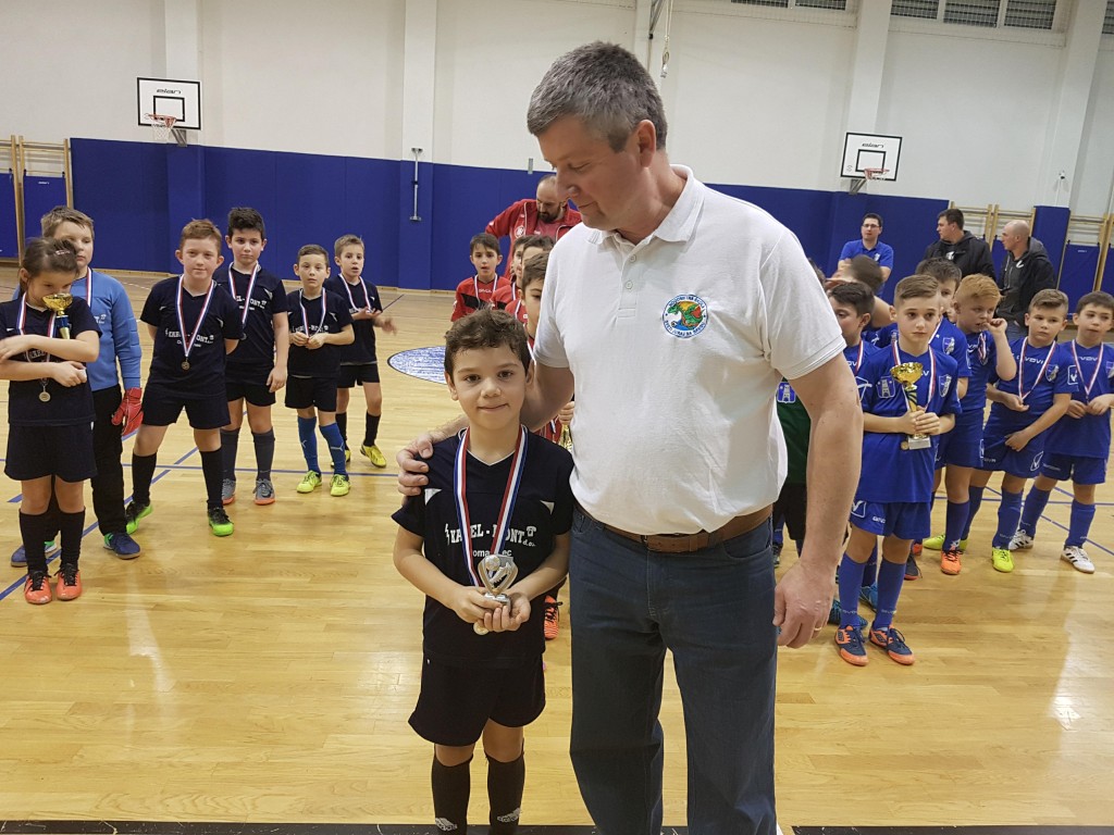 270187779598348108411336184317o