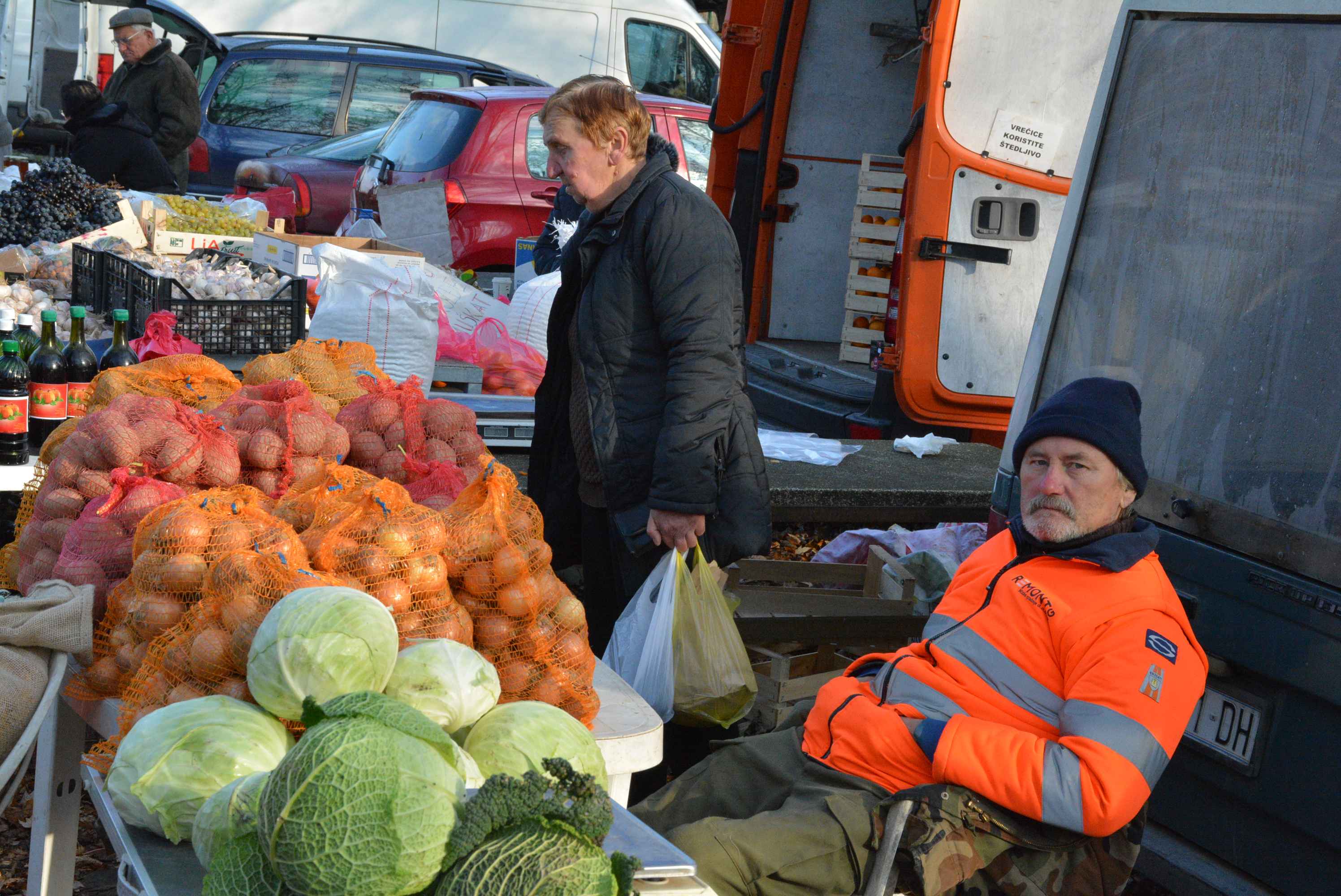 FOTO Čakovečki sajam odolijeva zimskoj hladnoći – posjetitelji hrabro istraživali bogatu ponudu unatoč mrazu na automobilima