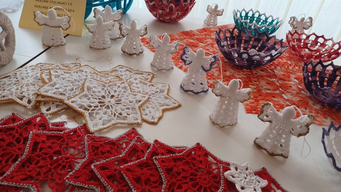 FOTO U tijeku je krasna Božićna izložba ručnih radova korisnika Doma za starije i nemoćne osobe u Čakovcu