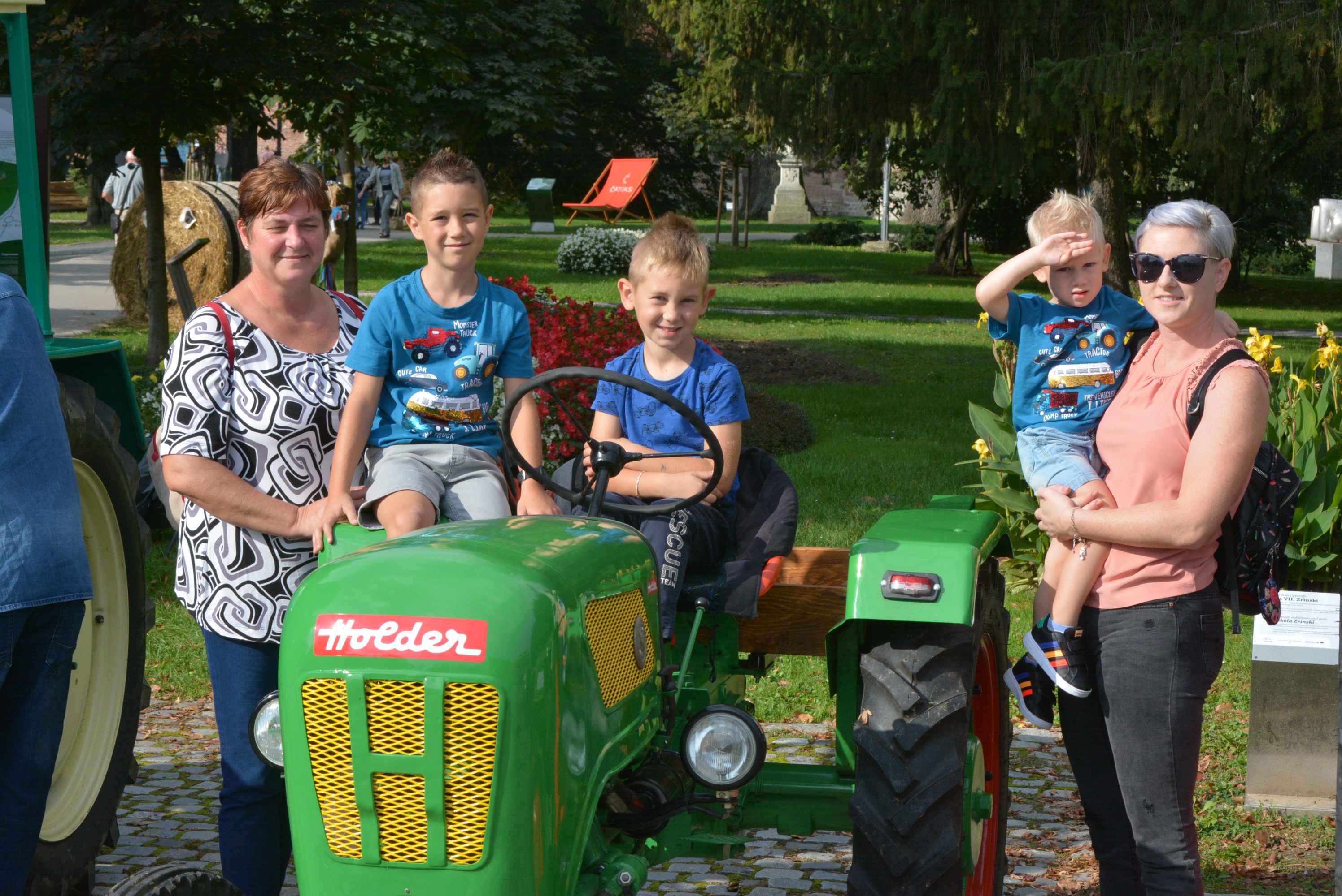FOTO I VIDEO Putovanje kroz vremensku kapsulu na izložbi starih traktora i strojeva u sklopu manifestacije ‘Jesen u Čakovcu 2023.’