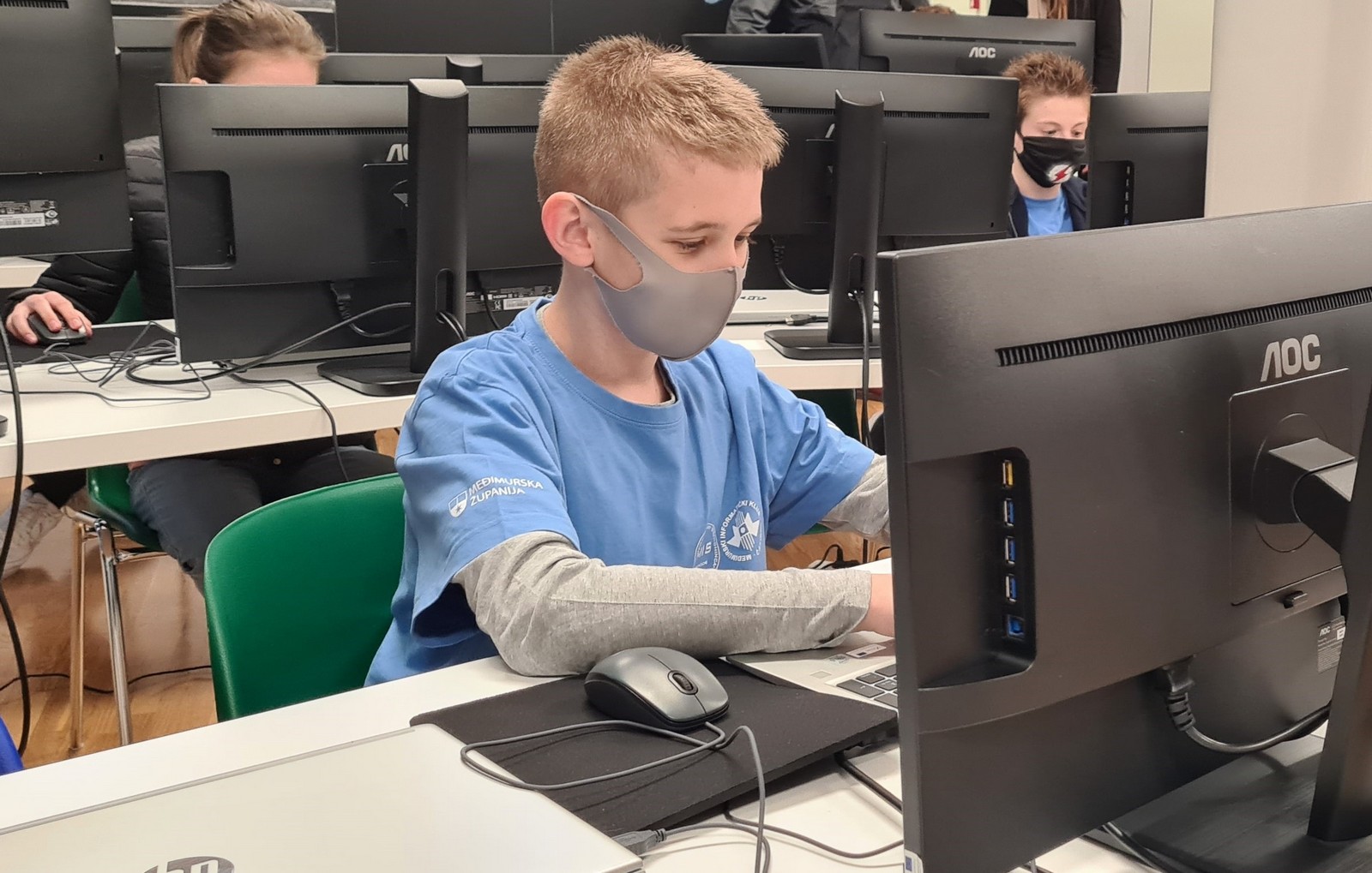 DANI HRVATSKOG SAVEZA INFORMATIČARA Osnovnoškolci MIS-a i MIK-a ponovo proglašeni ekipnim viceprvacima Hrvatske! Krovna informatička organizacija u Hrvatskoj – Hrvatski savez informatičara – nedavno je organizirala Dan Hrvatskog saveza informatičara. Trad