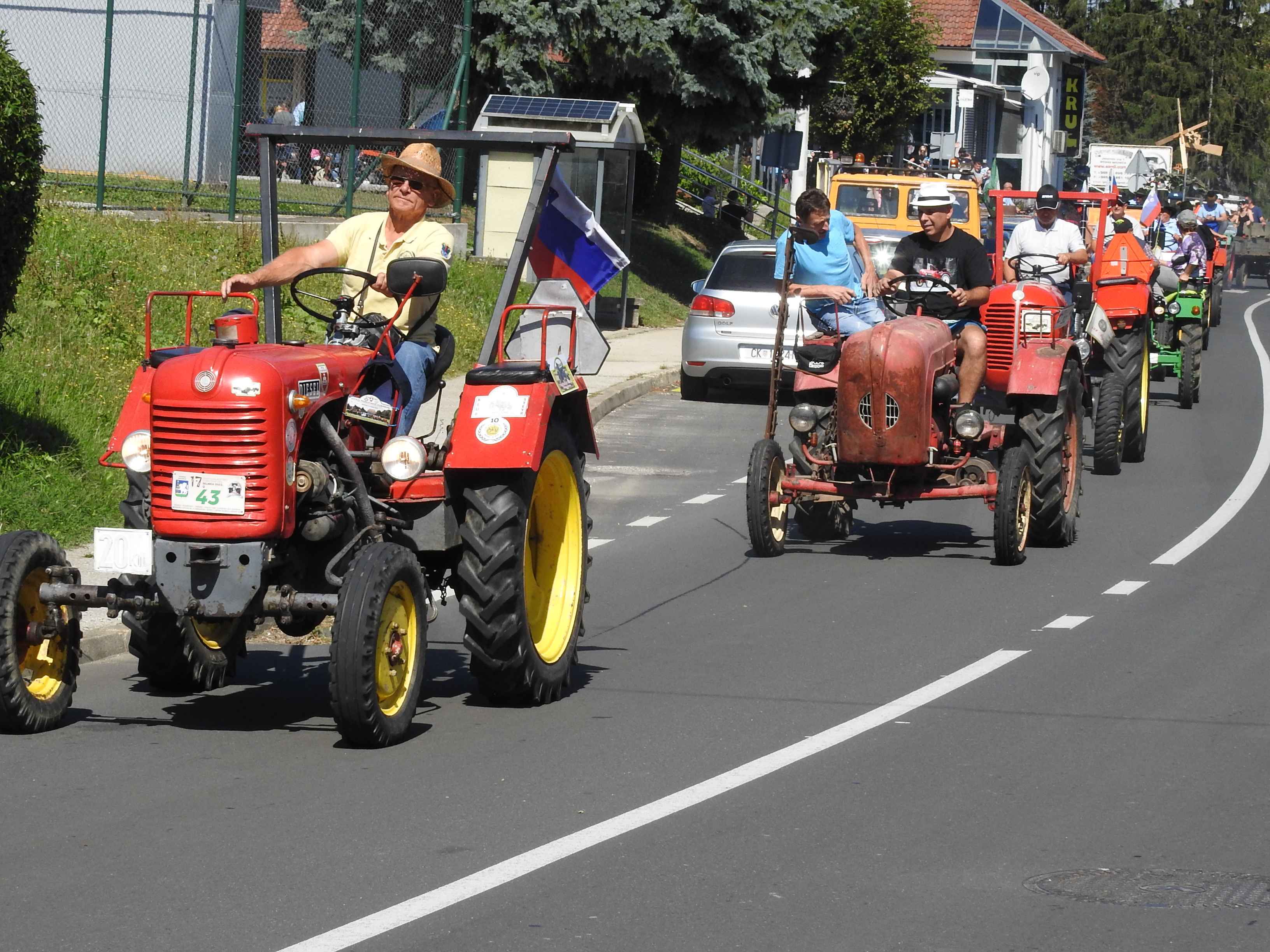 SELNICA Pogledajte kako je bilo na 17. susretu starih traktora