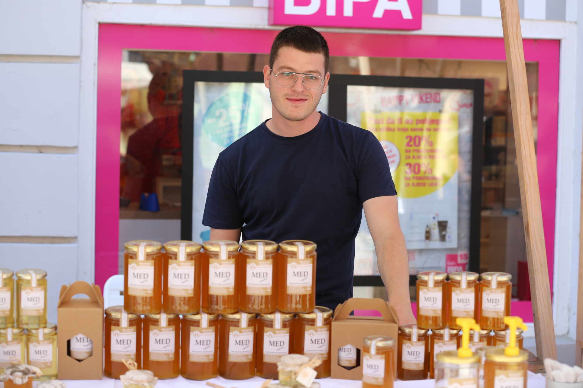 Festival cvijeća, jagoda i tradicije