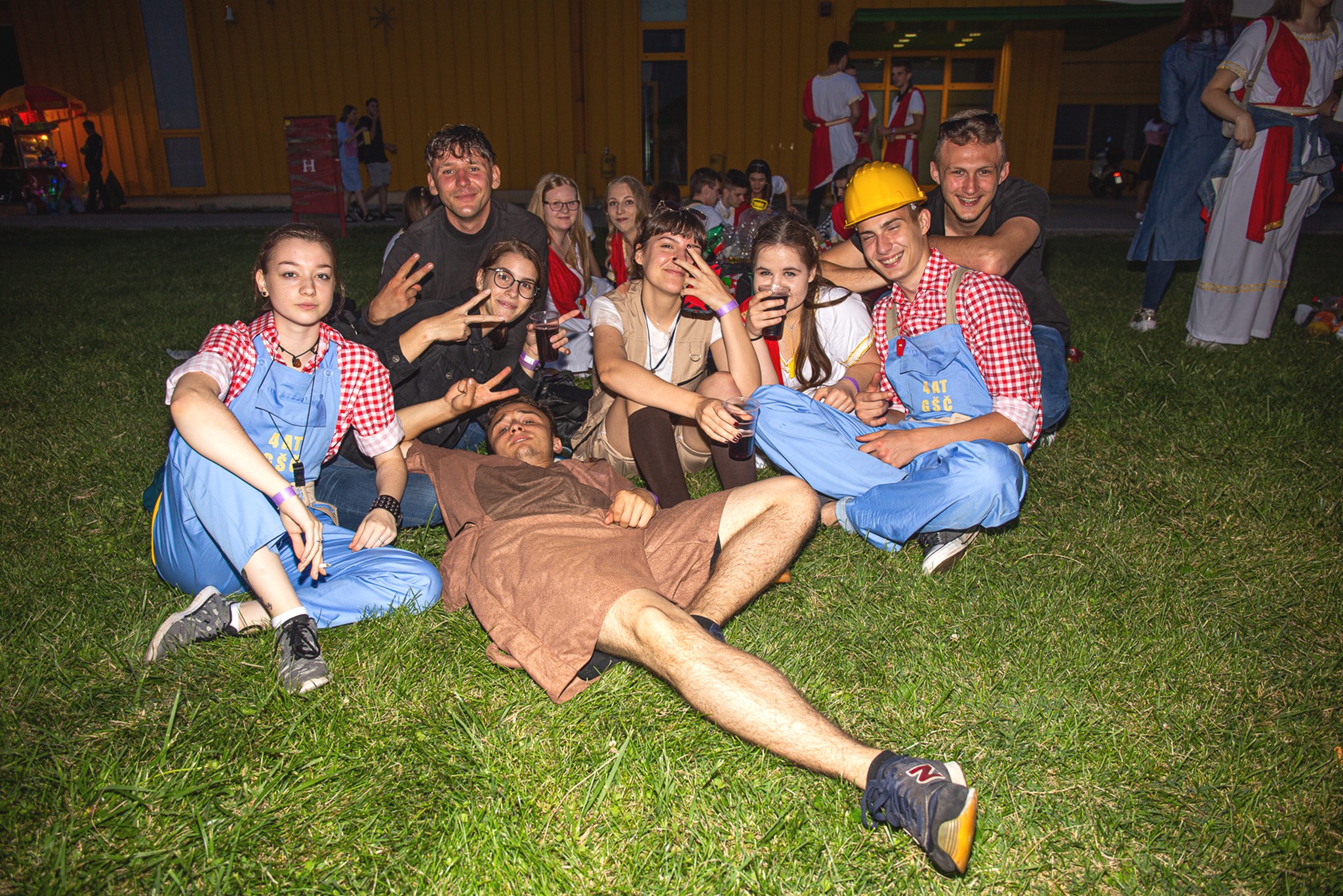 MATURANTI SE ZABAVLJAJU Odlična zabava za kraj na Mesapu