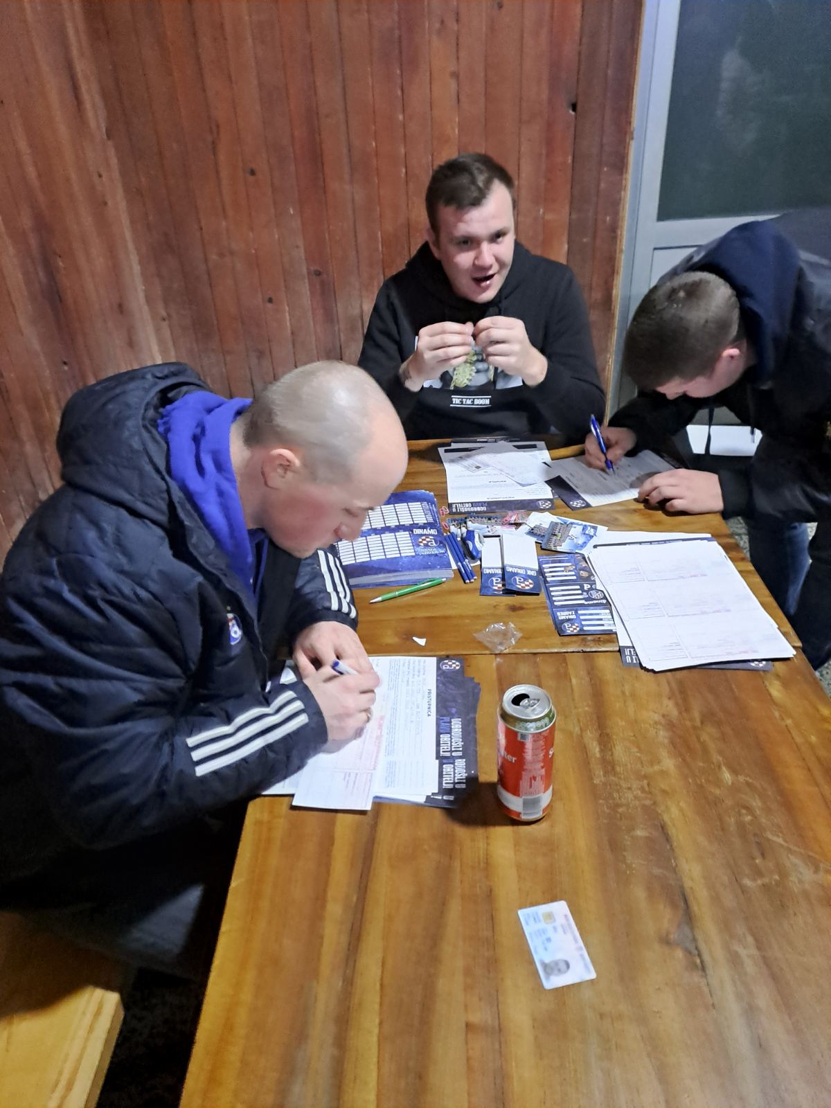 FOTO Donja Dubrava je u petak bila obojena u plavo