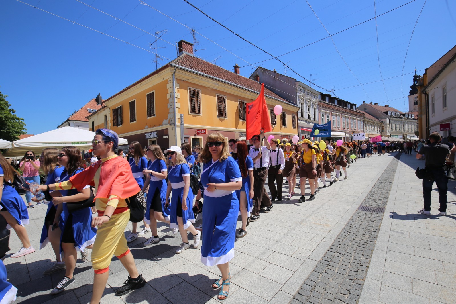 Vesela kolona međimurskih maturanata prošetala Čakovcem
