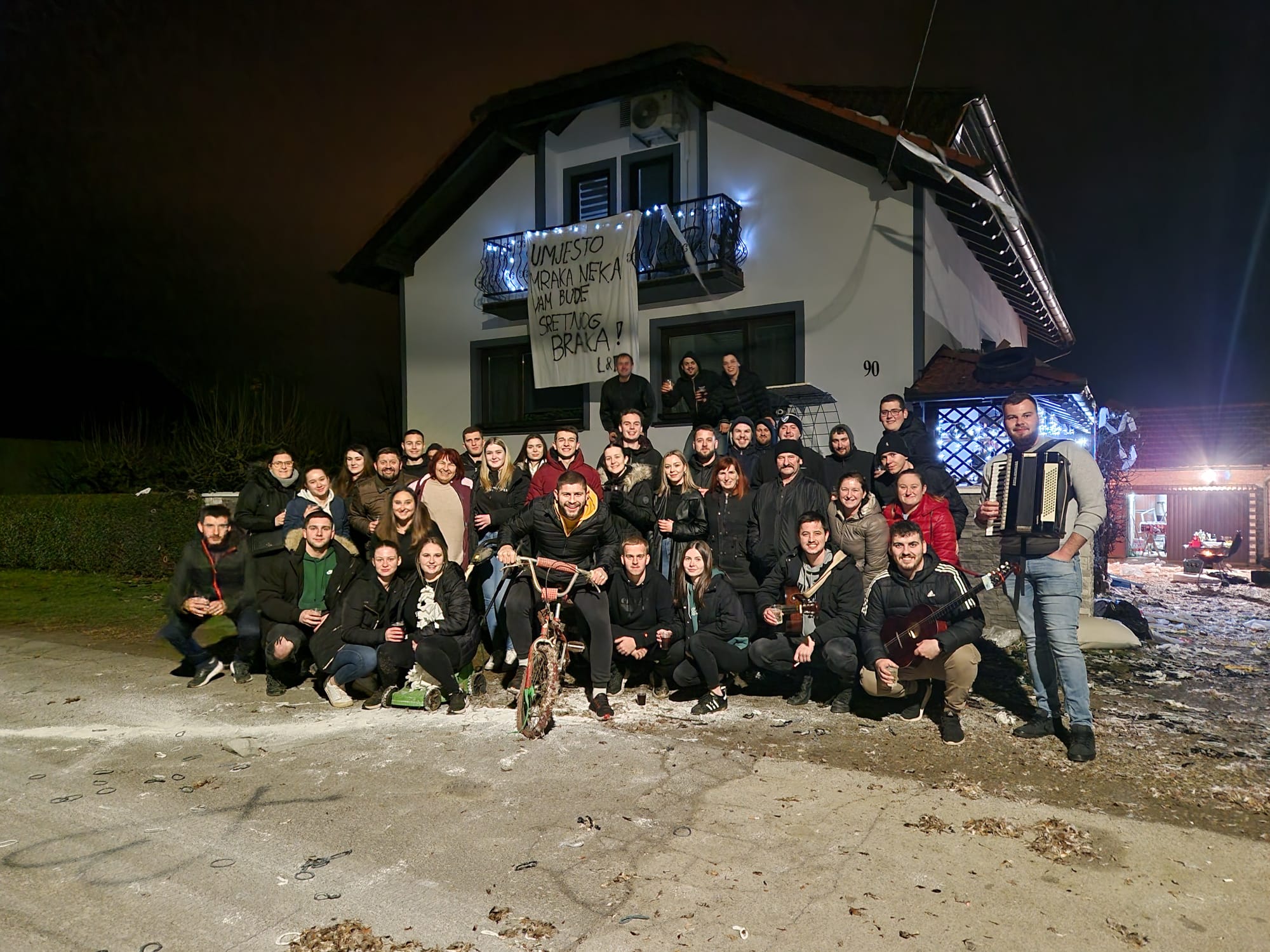 POTEPANJE Žene se Danijel Košak i Larisa Vizinger iz Trnovca