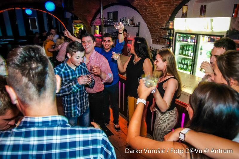 slika00020 Antrum (Petak, 27.6.2014.)