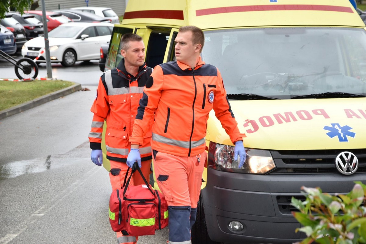 MURSKO SREDIŠĆE Održana uzbudljiva vježba u kojoj su vatrogasci uspješno ugasili požar i spasili unesrećene MURSKO SREDIŠĆE Održana uzbudljiva vježba u kojoj su vatrogasci uspješno ugasili požar i spasili unesrećene