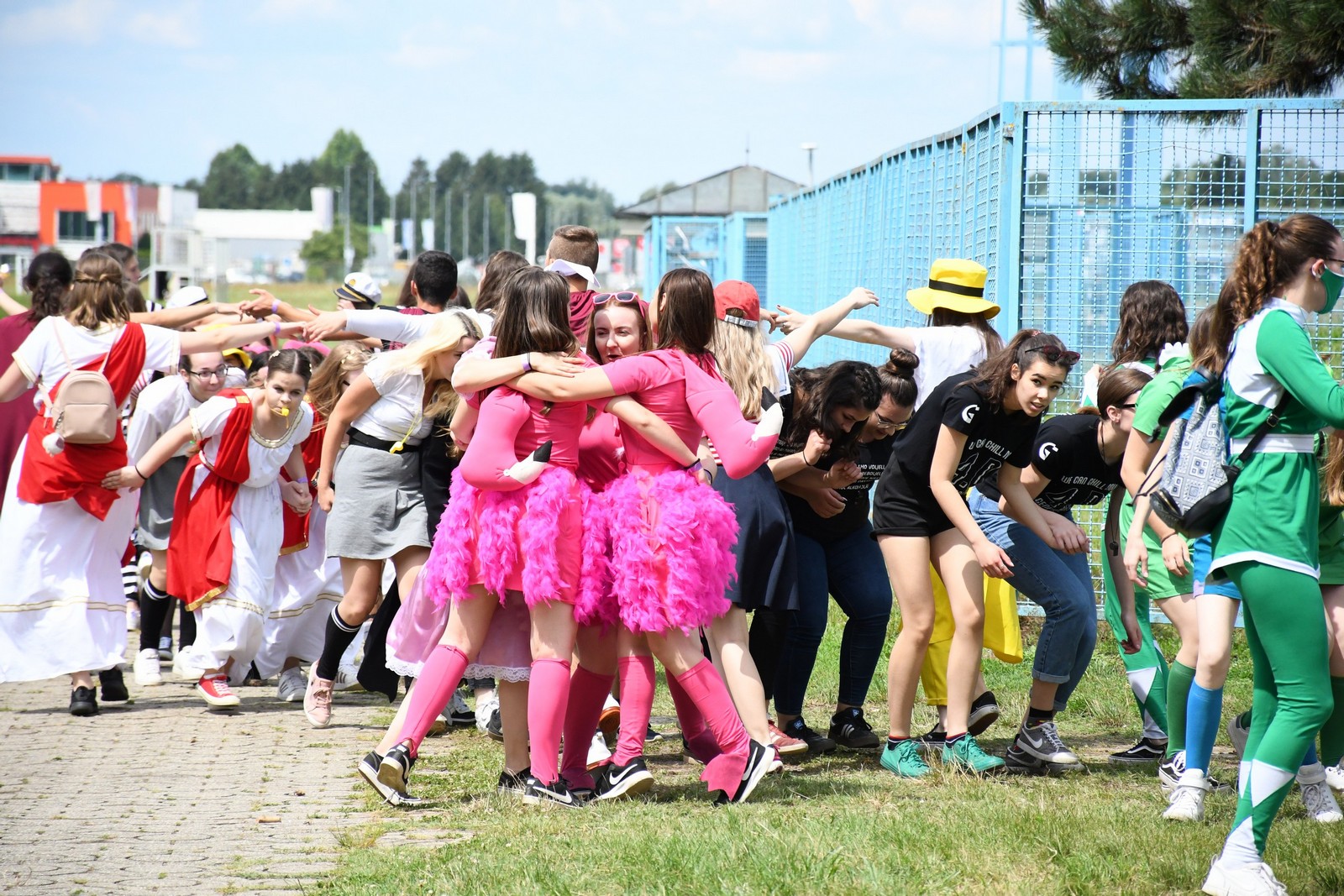 FOTO Povorka protutnjala gradom, maturanti s osmjehom dočekali kraj srednje škole!