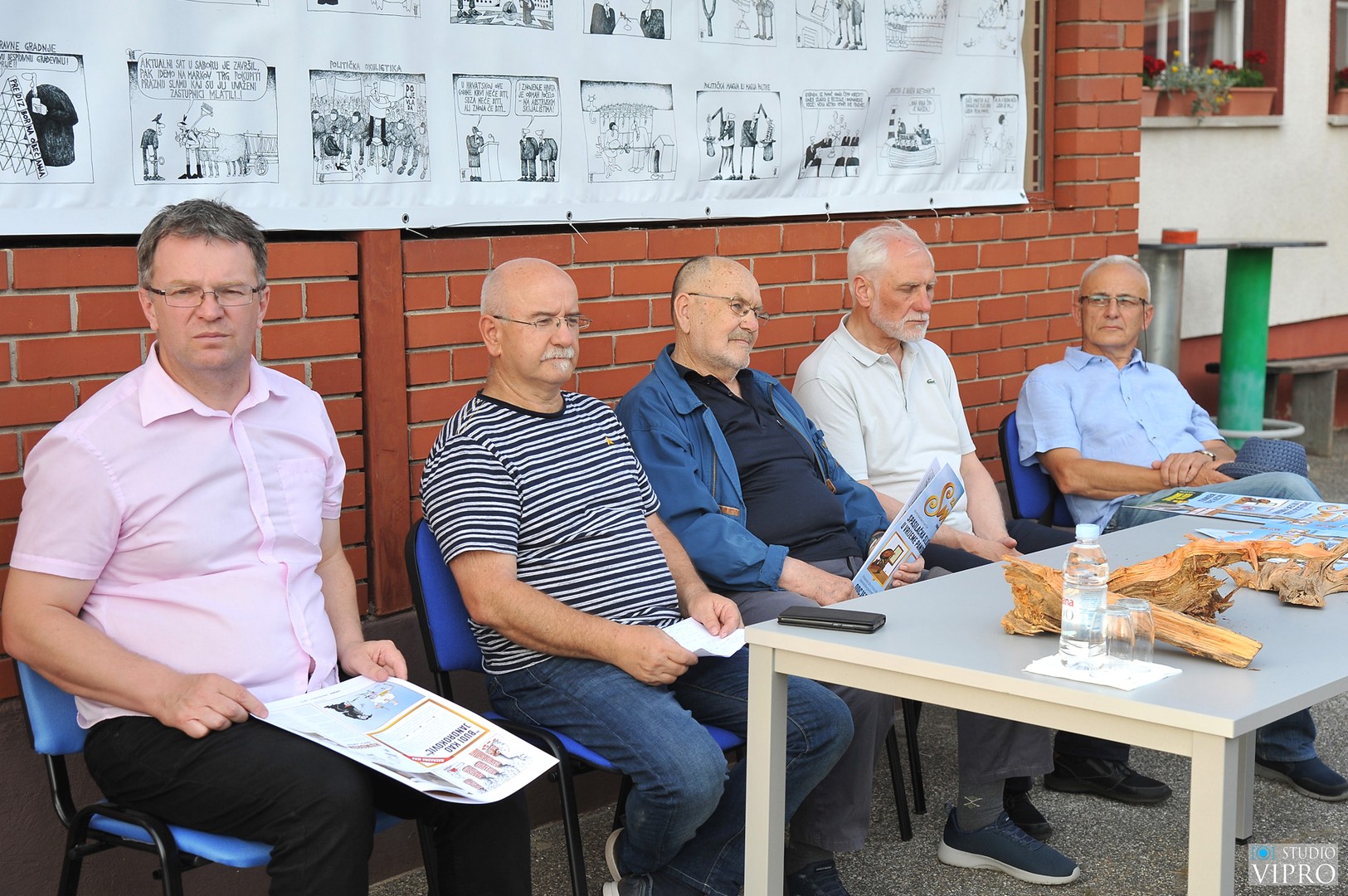 U Malom Mihaljevcu predstavljen prvi broj ‘Zlatne smolige’, humorističko-satiričkog lista