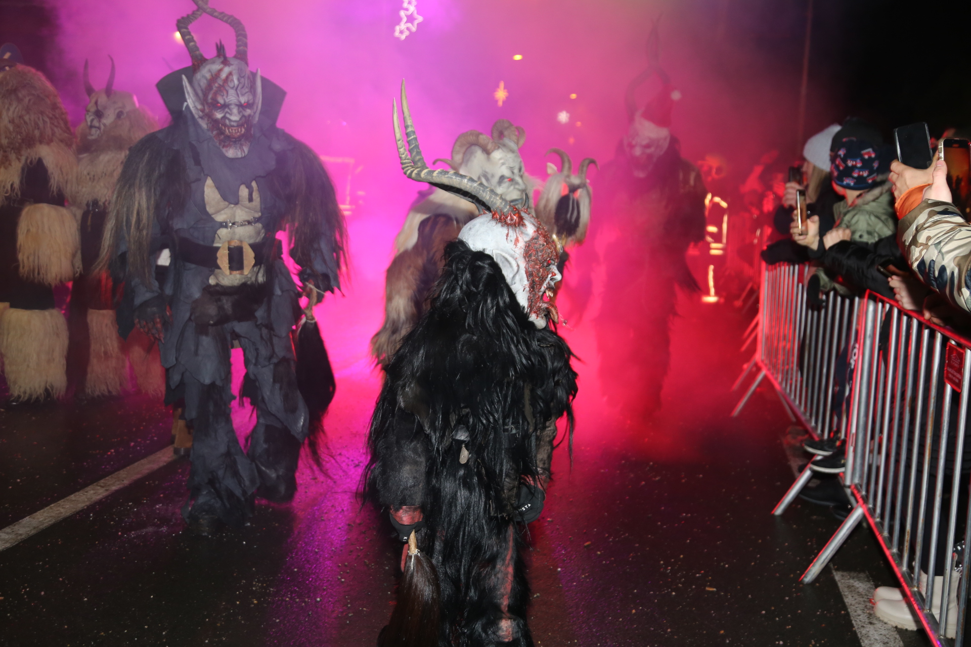 BILO JE ZANIMLJIVO Svetomartinski Krampuslauf opet oduševio brojne posjetitelje BILO JE ZANIMLJIVO Svetomartinski Krampuslauf opet oduševio brojne posjetitelje