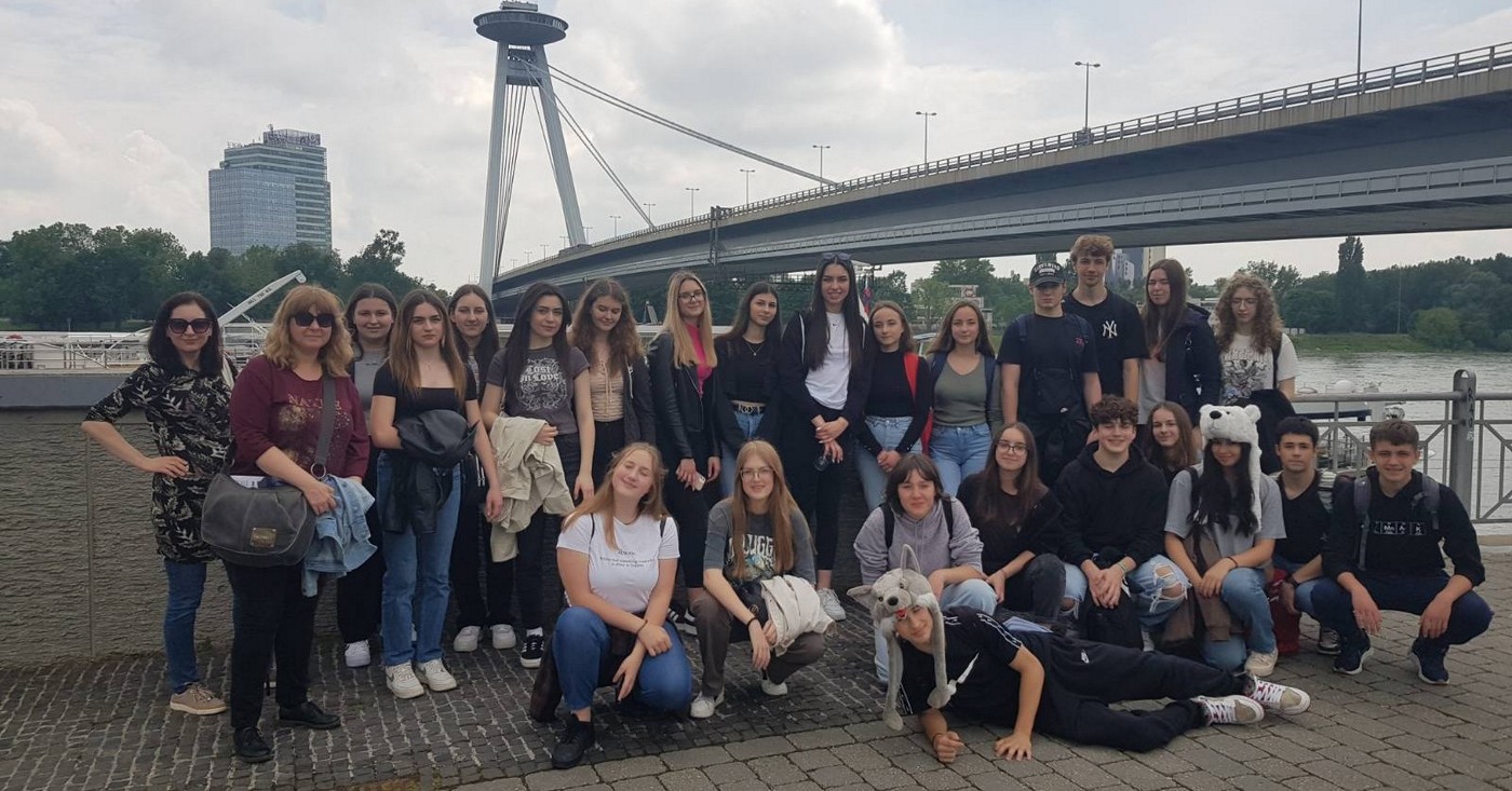 Gimnazija Josipa Slavenskog