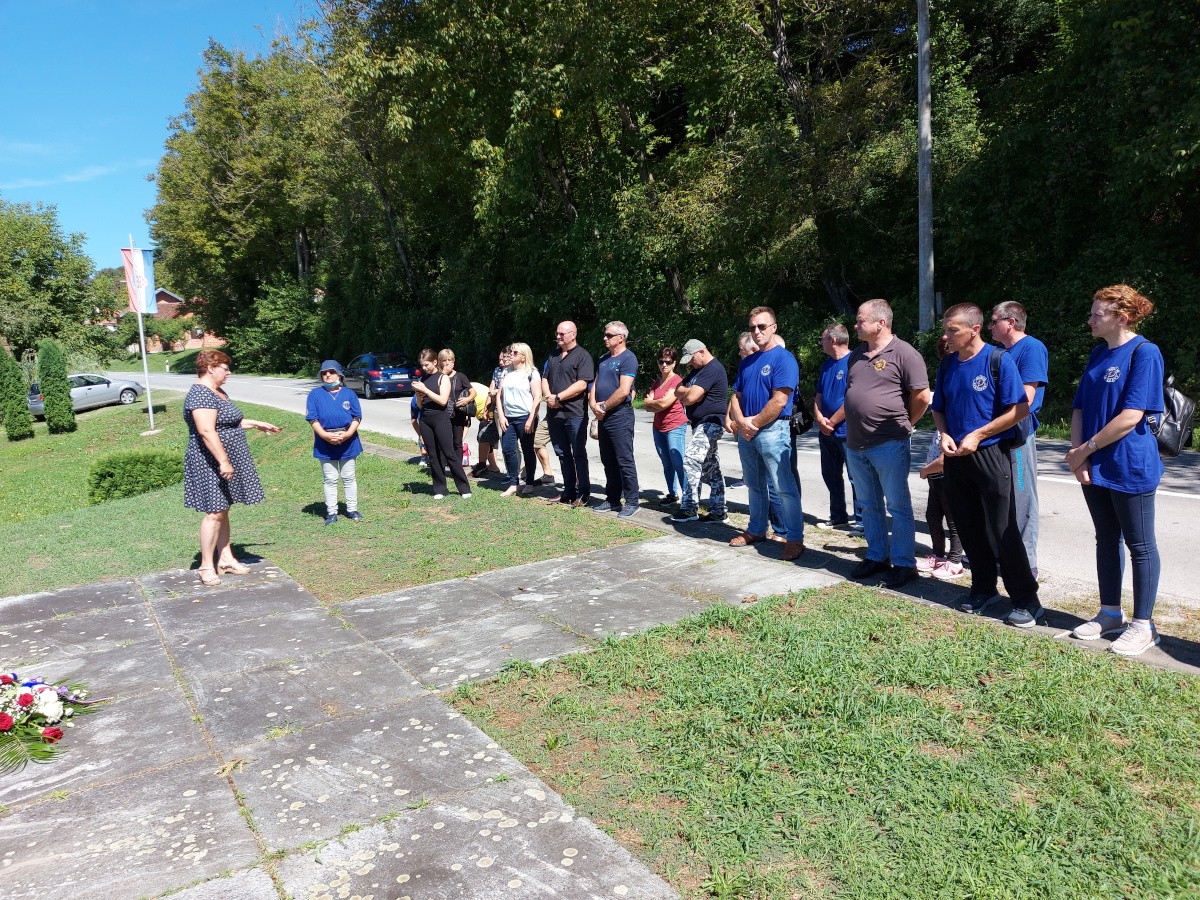 FOTO Društvo ‘Veteran’ povodom Oluje obišlo donje Pounje gdje je ratovalo prije 26 godina