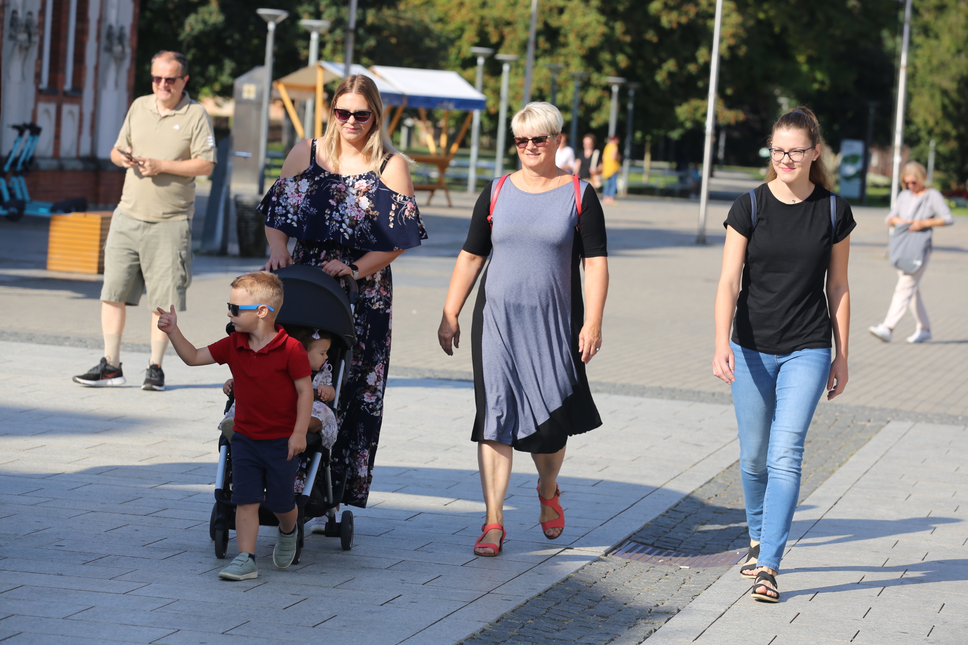 KLIKOM PO ČAKOVCU Ugodna i topla ljetna subota izmamila šetače na ulice