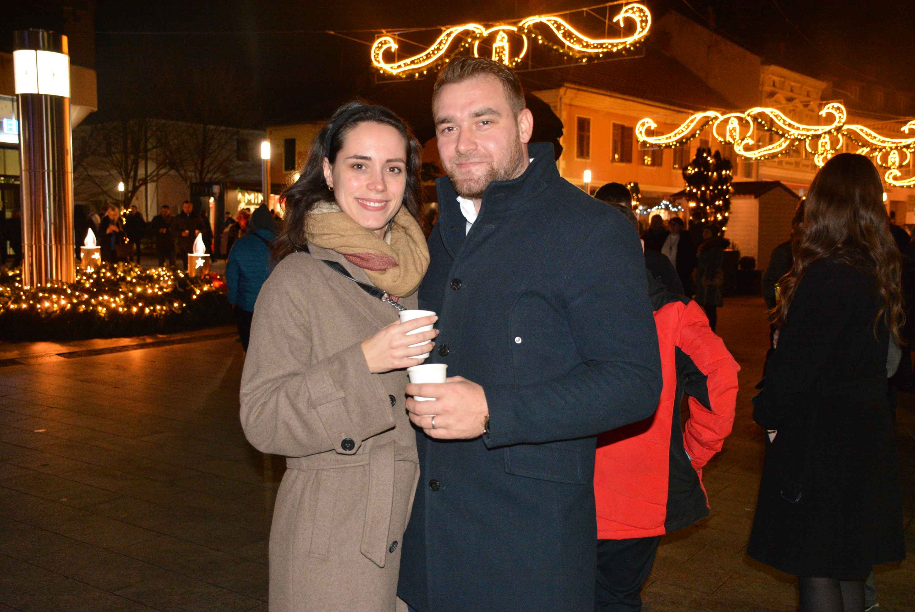 FOTO/VIDEO Čakovec veselo proslavio dolazak 2024. uz ritam ‘Noćne smjene’ i puni trg