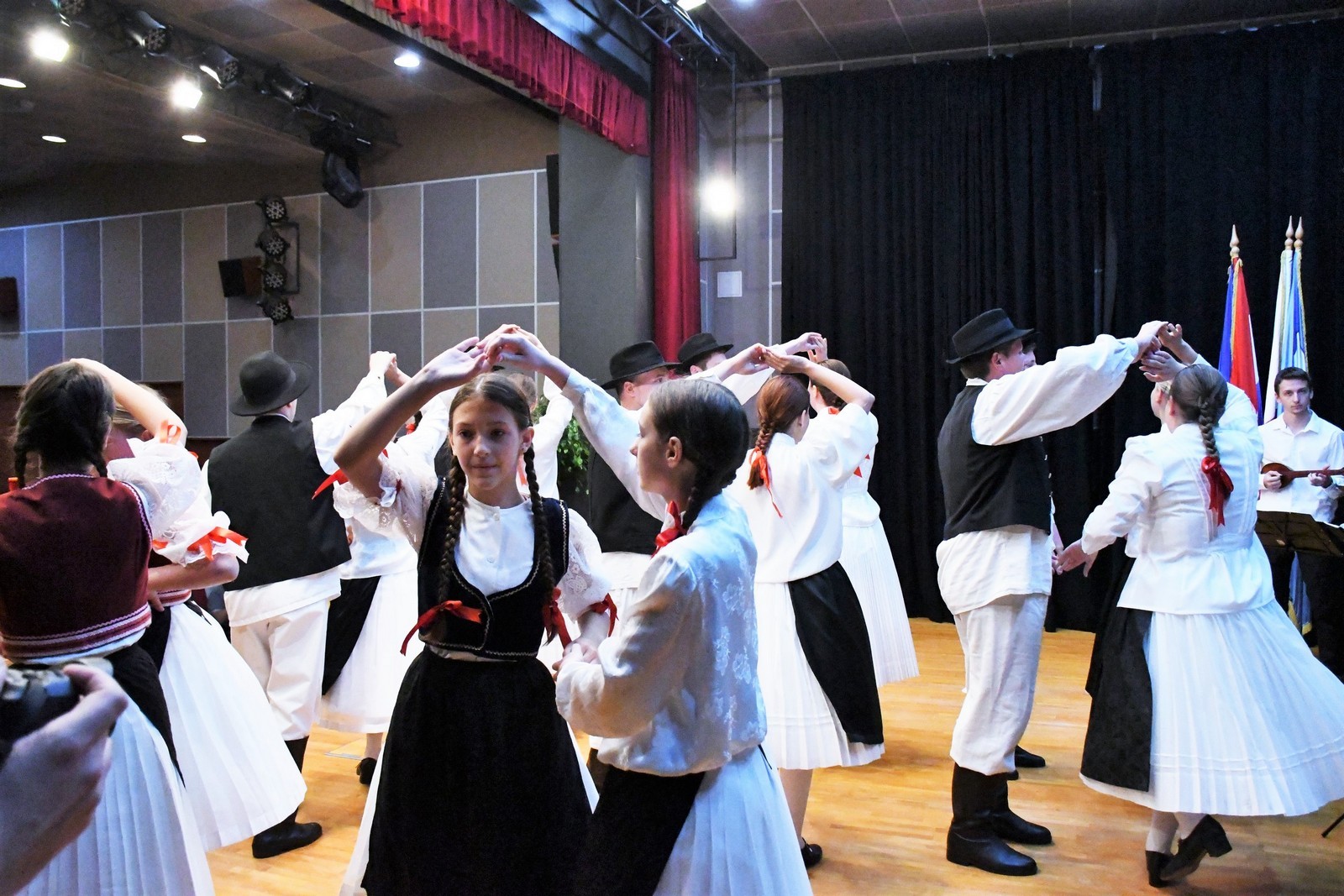 FOTO Svečana sjednica: Uz proslavu Dana općine Mala Subotica dodijeljene su zahvalnice i priznanja FOTO Svečana sjednica: Uz proslavu Dana općine Mala Subotica dodijeljene su zahvalnice i priznanja