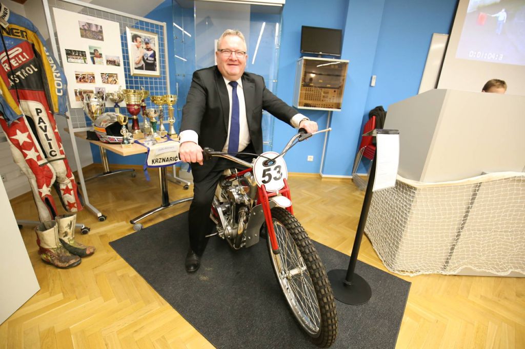 2739882310214090651757275172309