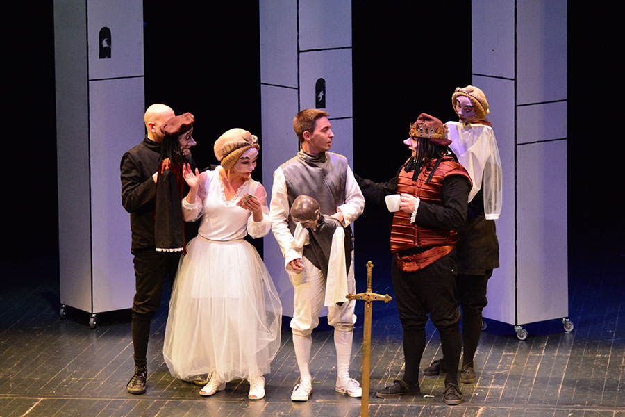 hamletovaistina02941855