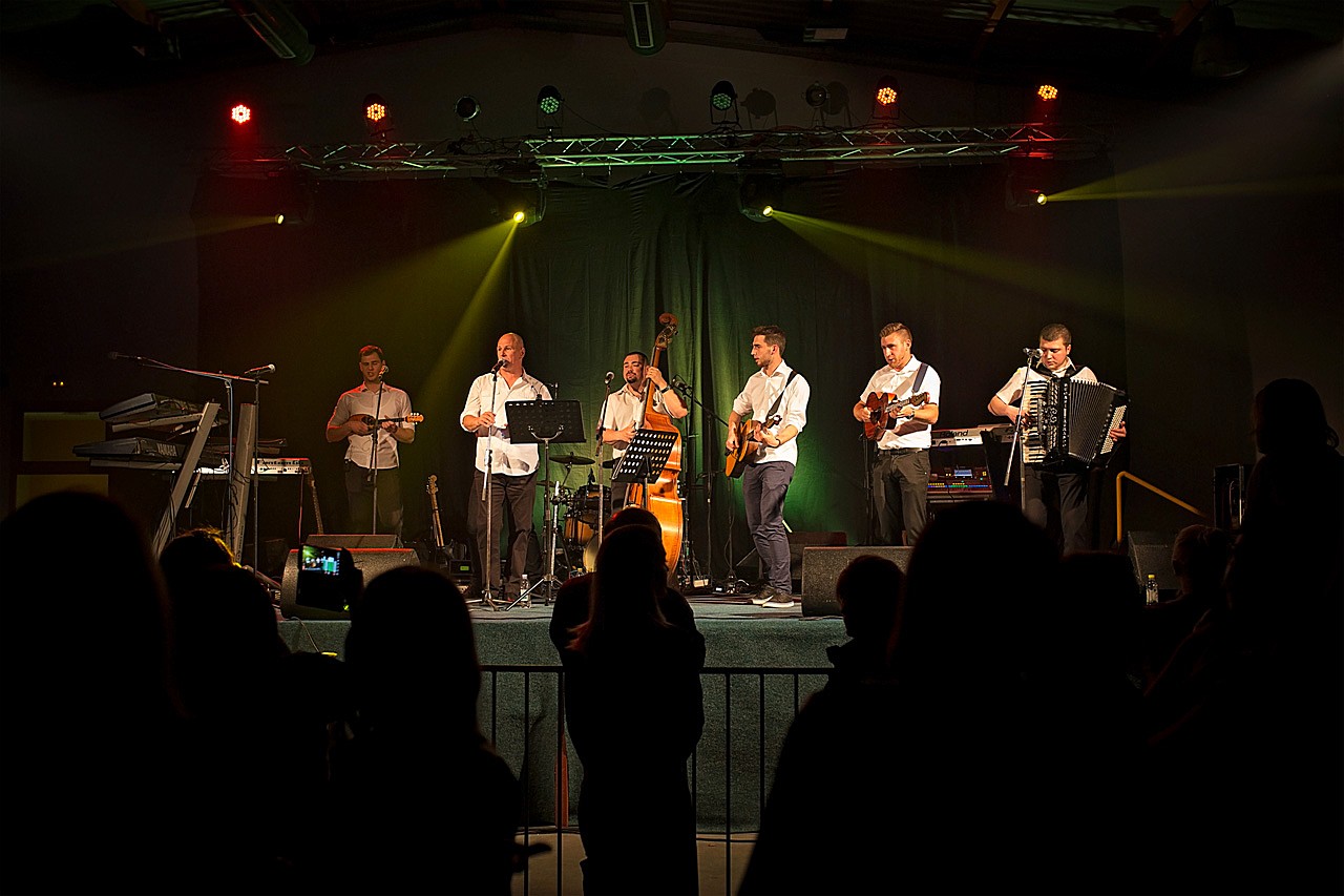 Haris Džinović raspjevao brojnu publiku na Mesapu u Nedelišću