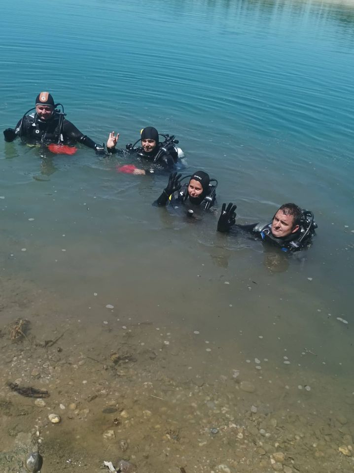 Akcija čišćenja separacije u Ivanovcu: Ronioci iz vode izvukli čak i bačve!