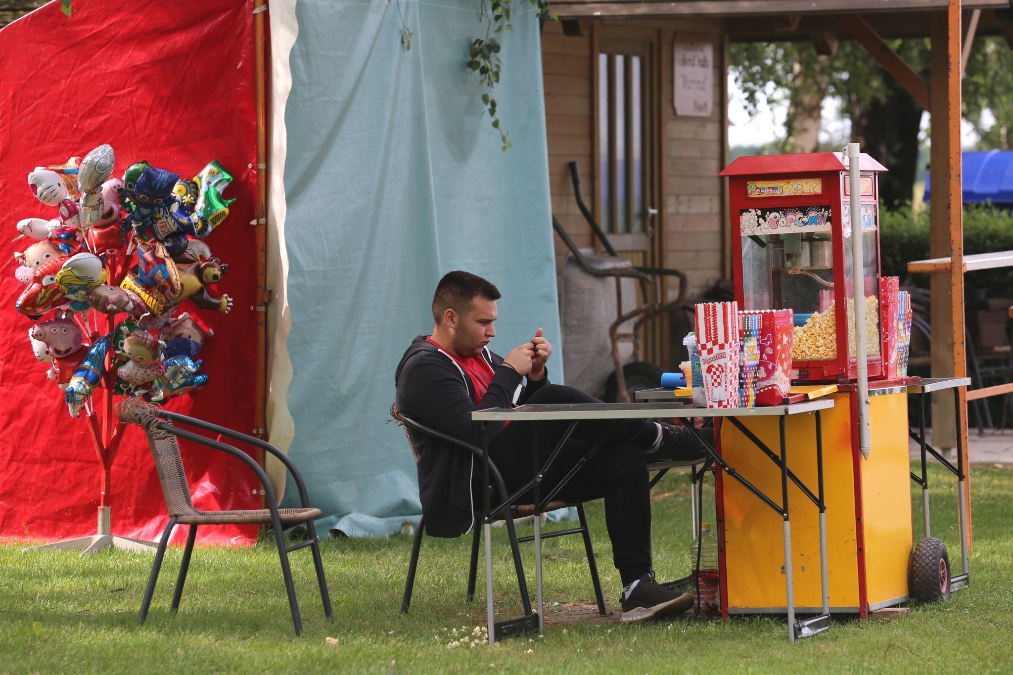 Vjetrovit, ali topao dan mnogi su iskoristili za šetnju preloškom Marinom