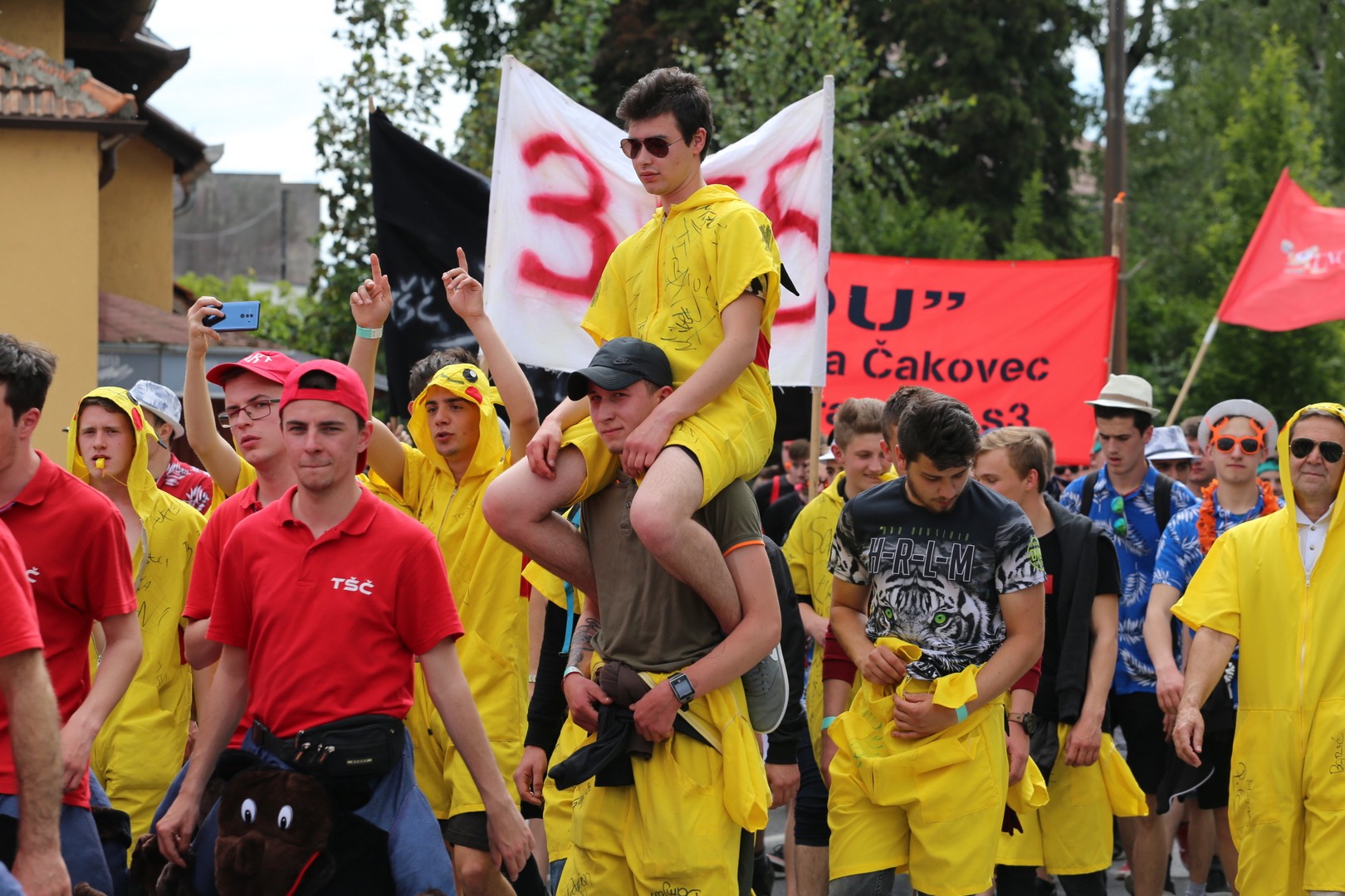 Ulicama Čakovca koračalo više od 1200 međimurskih maturanata