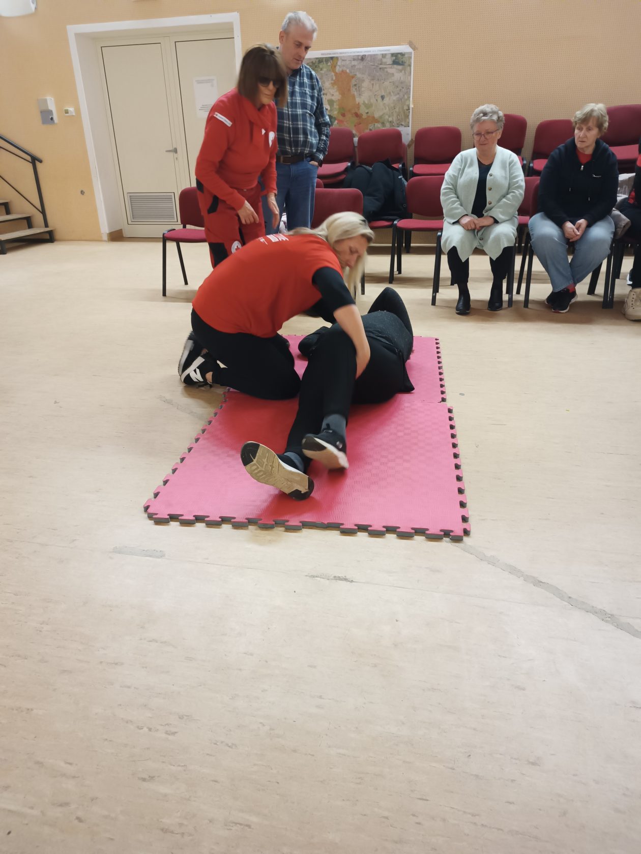 edukacija prva pomoć (4) edukacija prva pomoć (4)