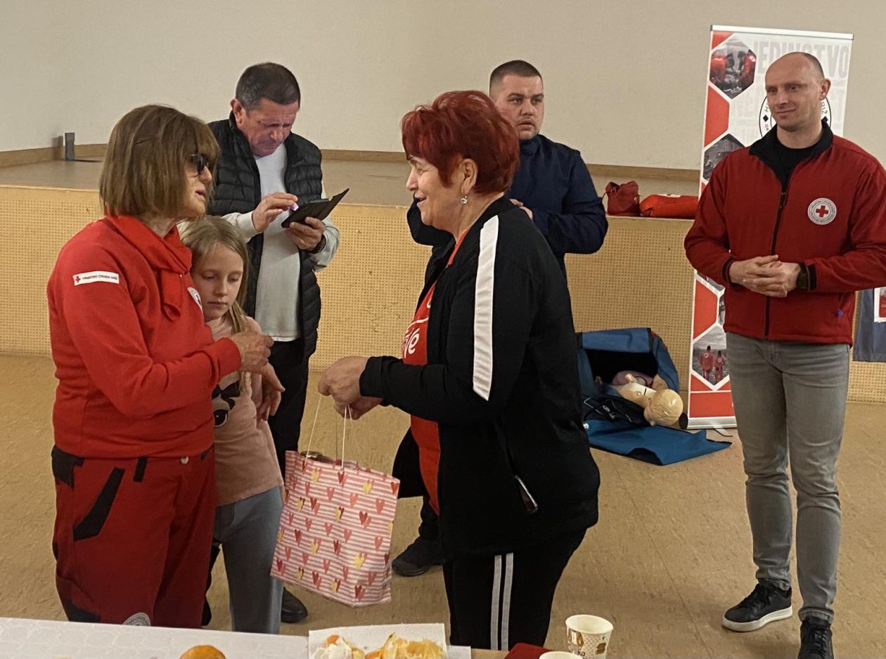 edukacija prva pomoć (7) edukacija prva pomoć (7)